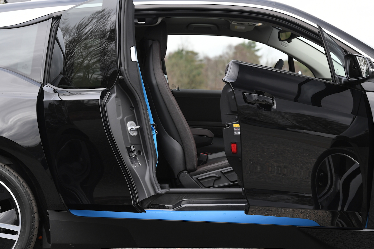 i3