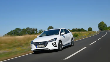Hyundai Ioniq Plug-In 2020 pictures