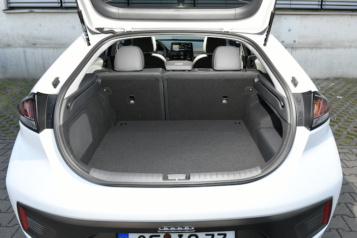 Hyundai Ioniq Plug-In 2020 pictures