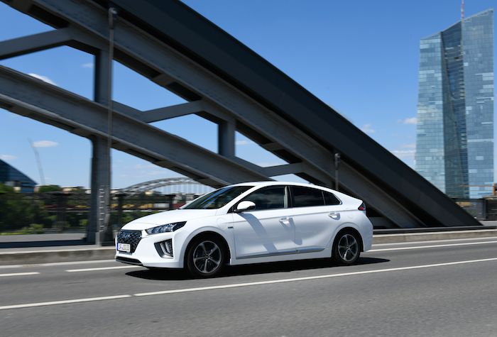 Hyundai Ioniq Plug-In 2020 pictures