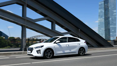 Hyundai Ioniq Plug-In 2020 pictures