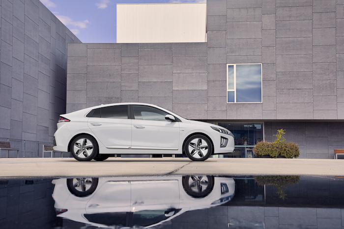 Hyundai Ioniq Hybrid 2020 pictures