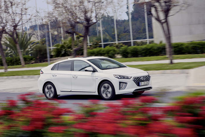 Hyundai Ioniq Plug-In 2020 pictures