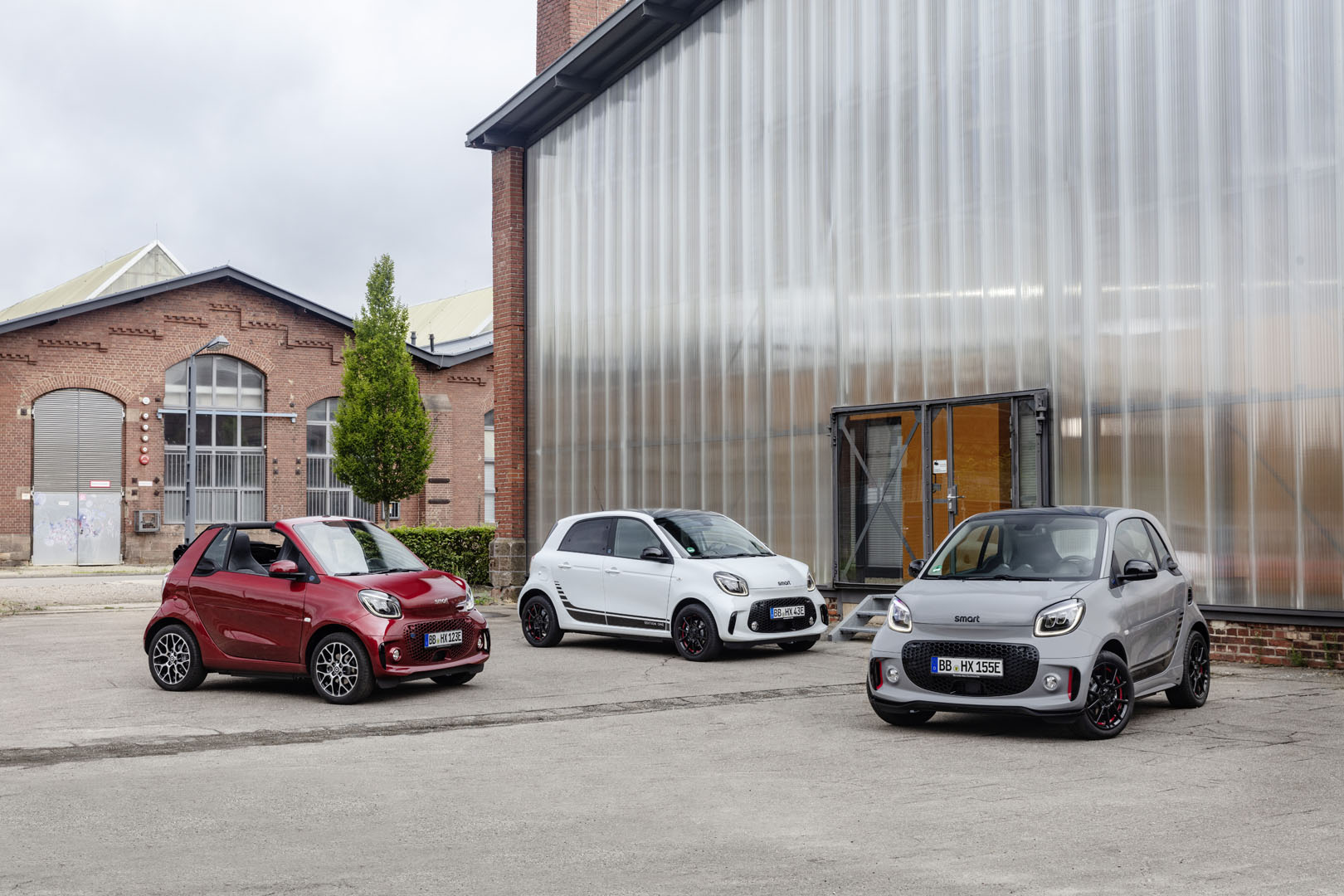 Die neue Generation: smart EQ fortwo coupé, smart EQ fortwo cabrio und smart EQ forfour / smart zeigt auf der IAA 2019 in Frankfurt seine optisch und digital komplett überarbeiteten fortwo- u