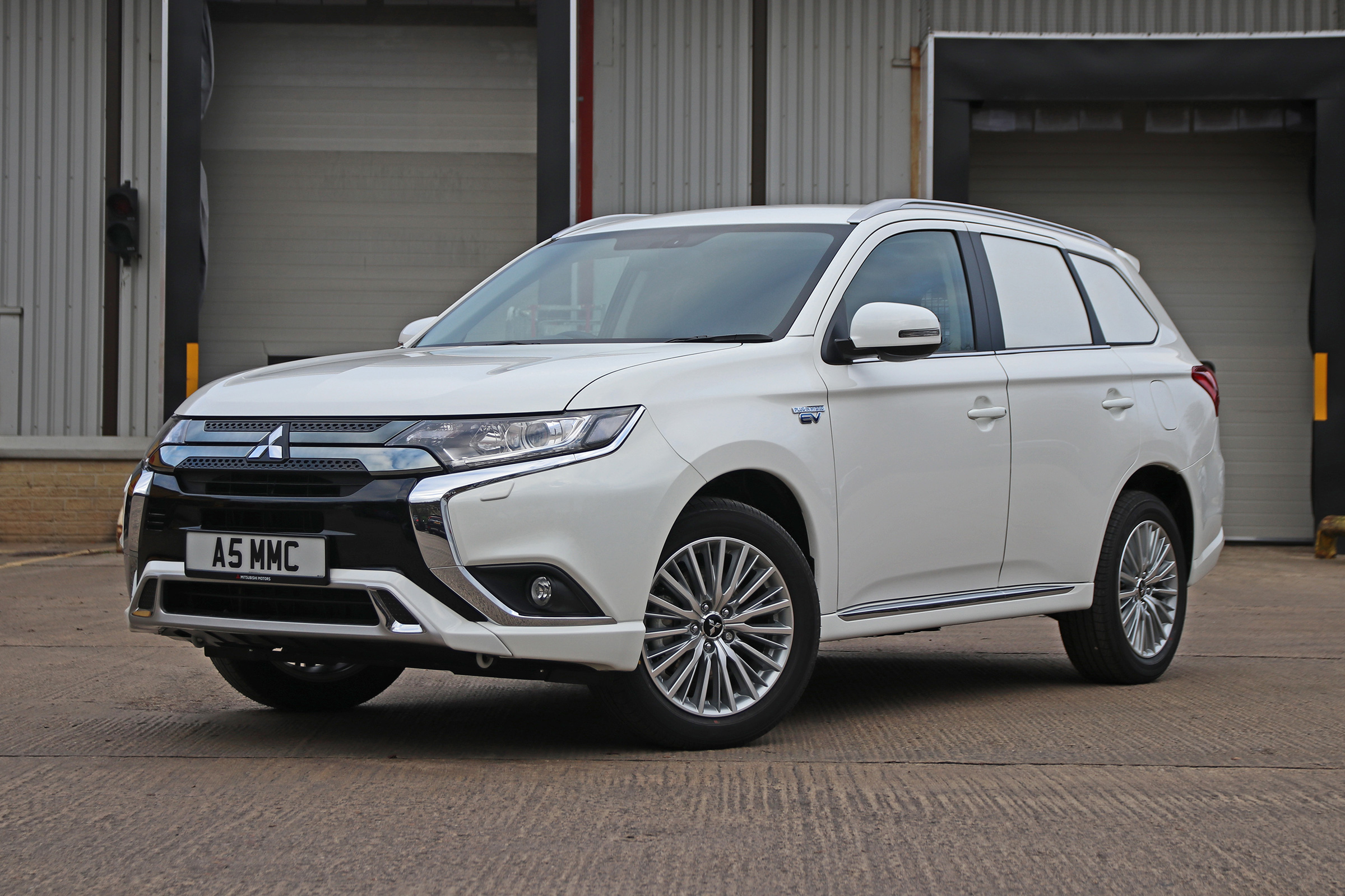 Mitsubishi Outlander PHEV Commercial