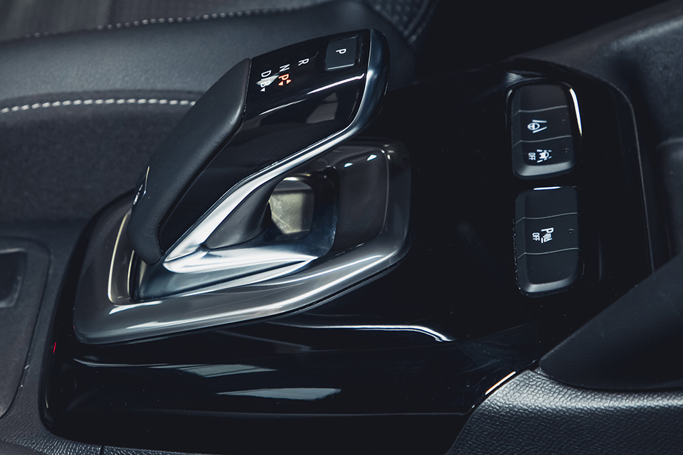 Vauxhall Corsa-e studio images