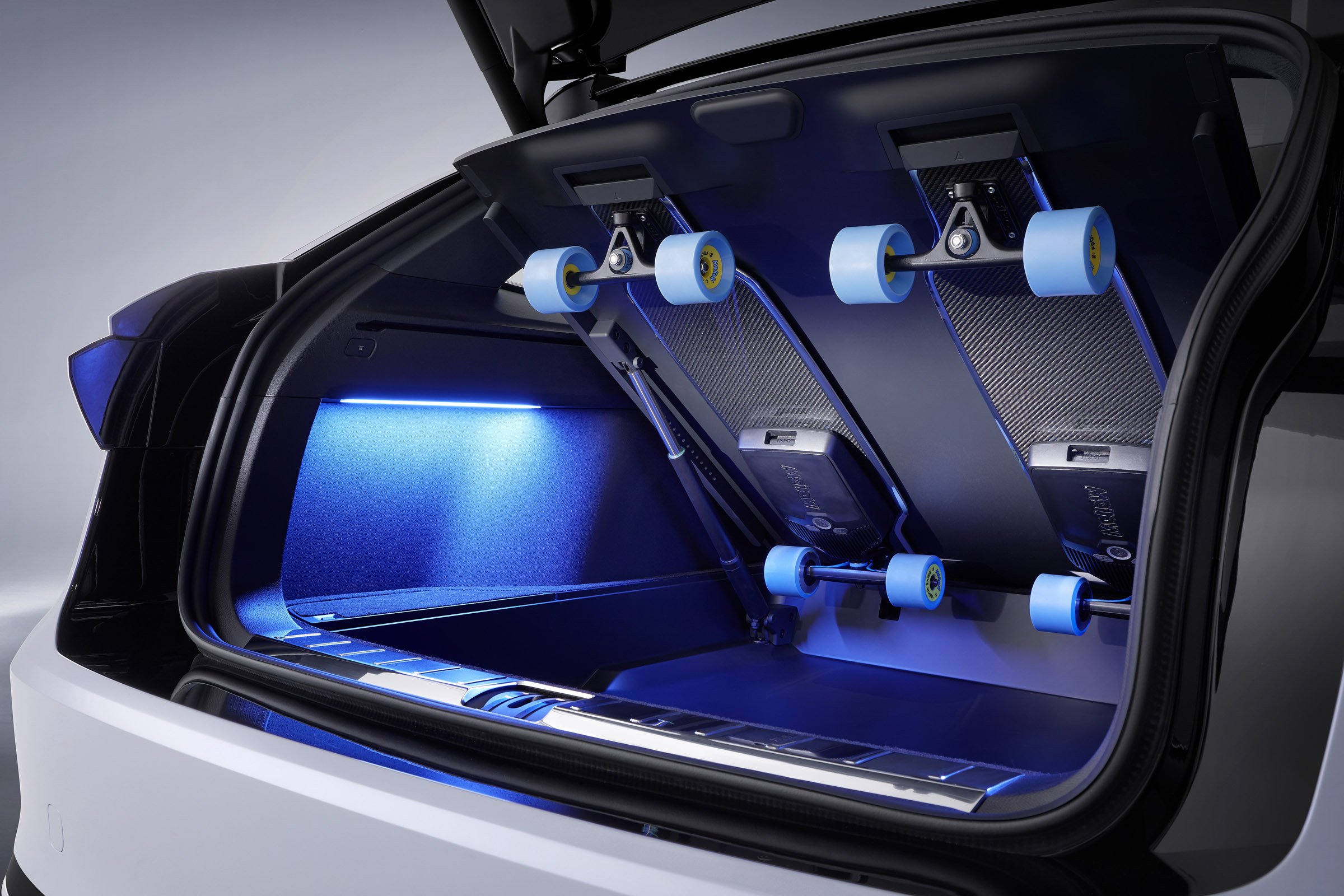 Volkswagen ID. Space Vizzion pictures