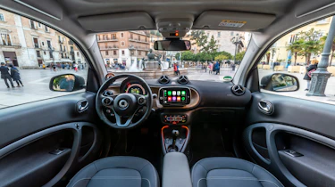 smart EQ fortwo, coupe, cool silver, prime line, interior black fabric with grey topstitching smart EQ fortwo, coupe, Stromverbrauch kombiniert, 4,6 kW-Bordlader, (kWh/100 km), 16,5-15,2; CO2