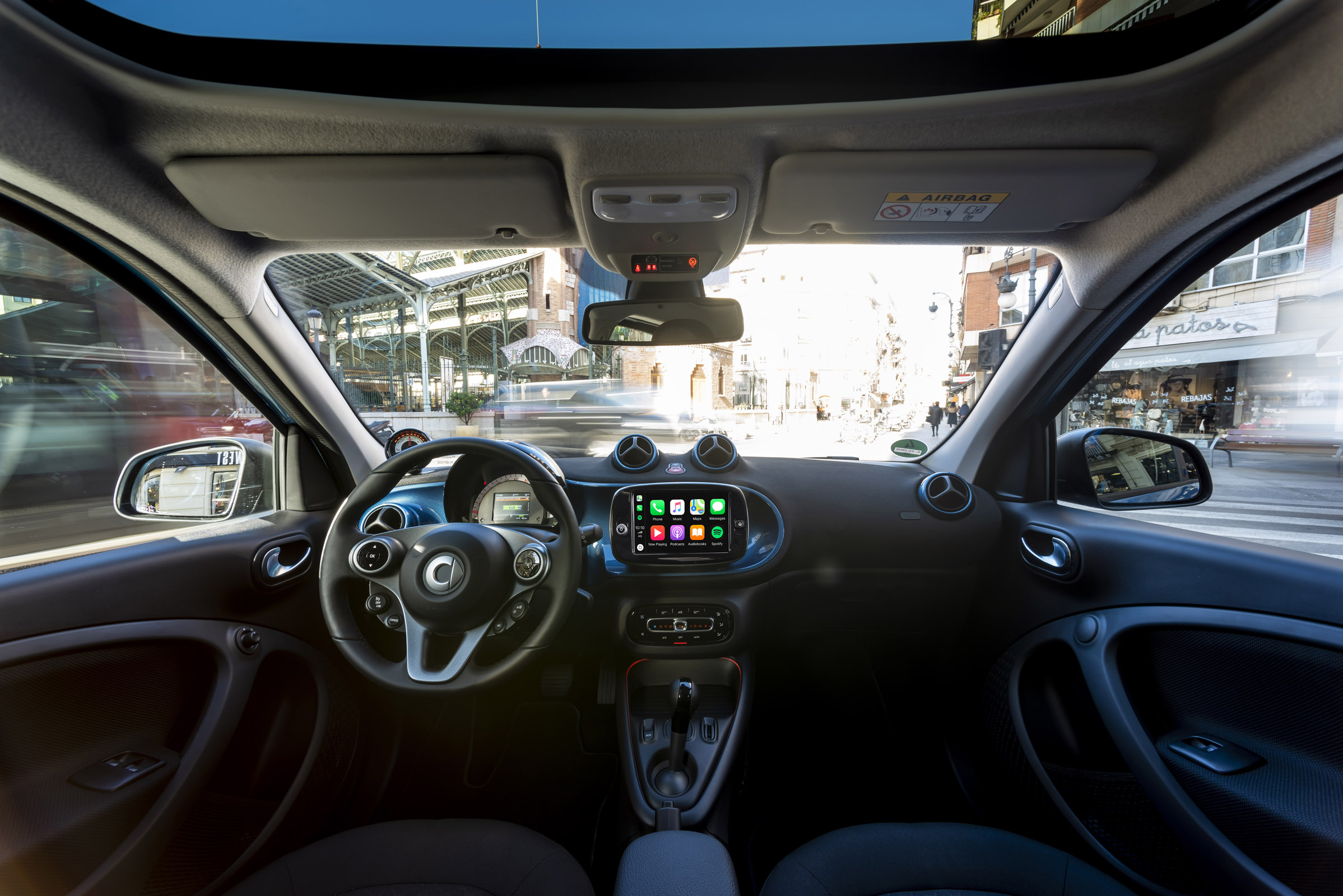 smart EQ forfour, steel blue, passion line, interior black fabric with blue topstitching smart EQ forfour, Stromverbrauch kombiniert, 4,6 kW-Bordlader, (kWh/100 km), 17,3-15,9; CO2-Emission k