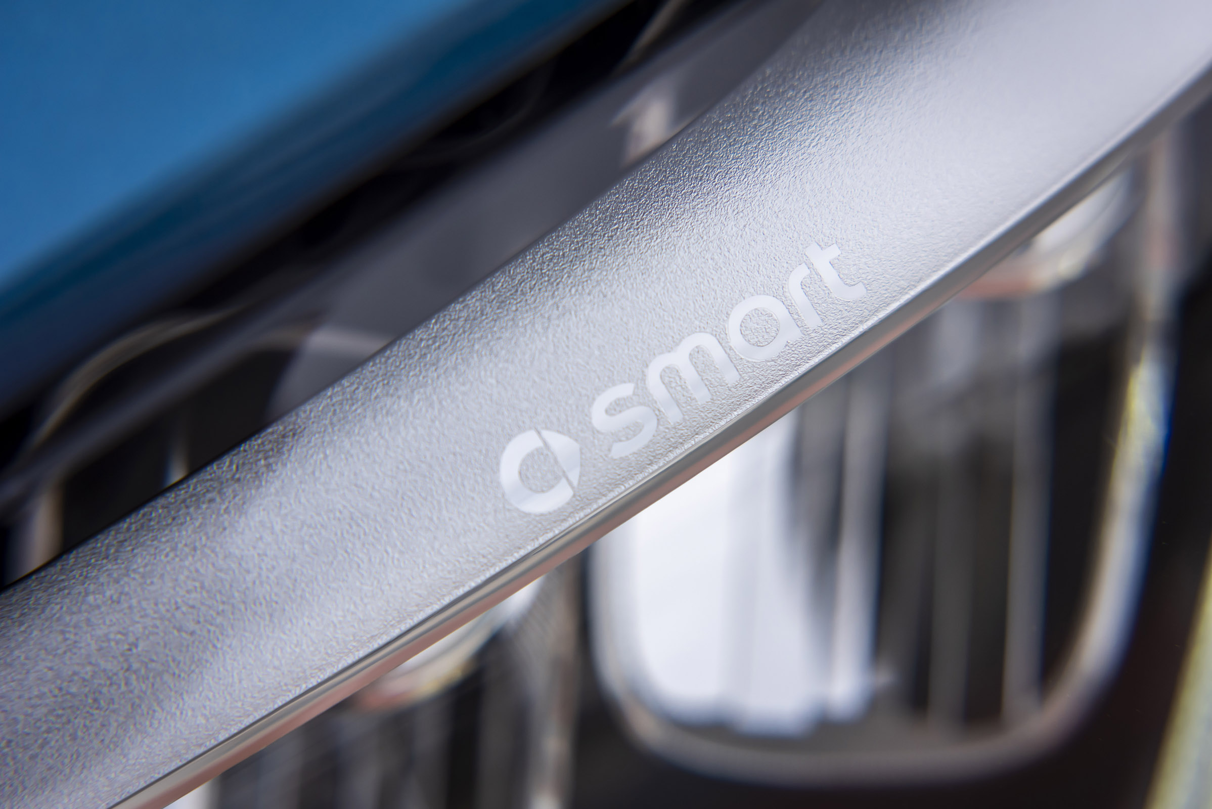 smart EQ forfour, steel blue, passion line, interior black fabric with blue topstitching smart EQ forfour, Stromverbrauch kombiniert, 4,6 kW-Bordlader, (kWh/100 km), 17,3-15,9; CO2-Emission k