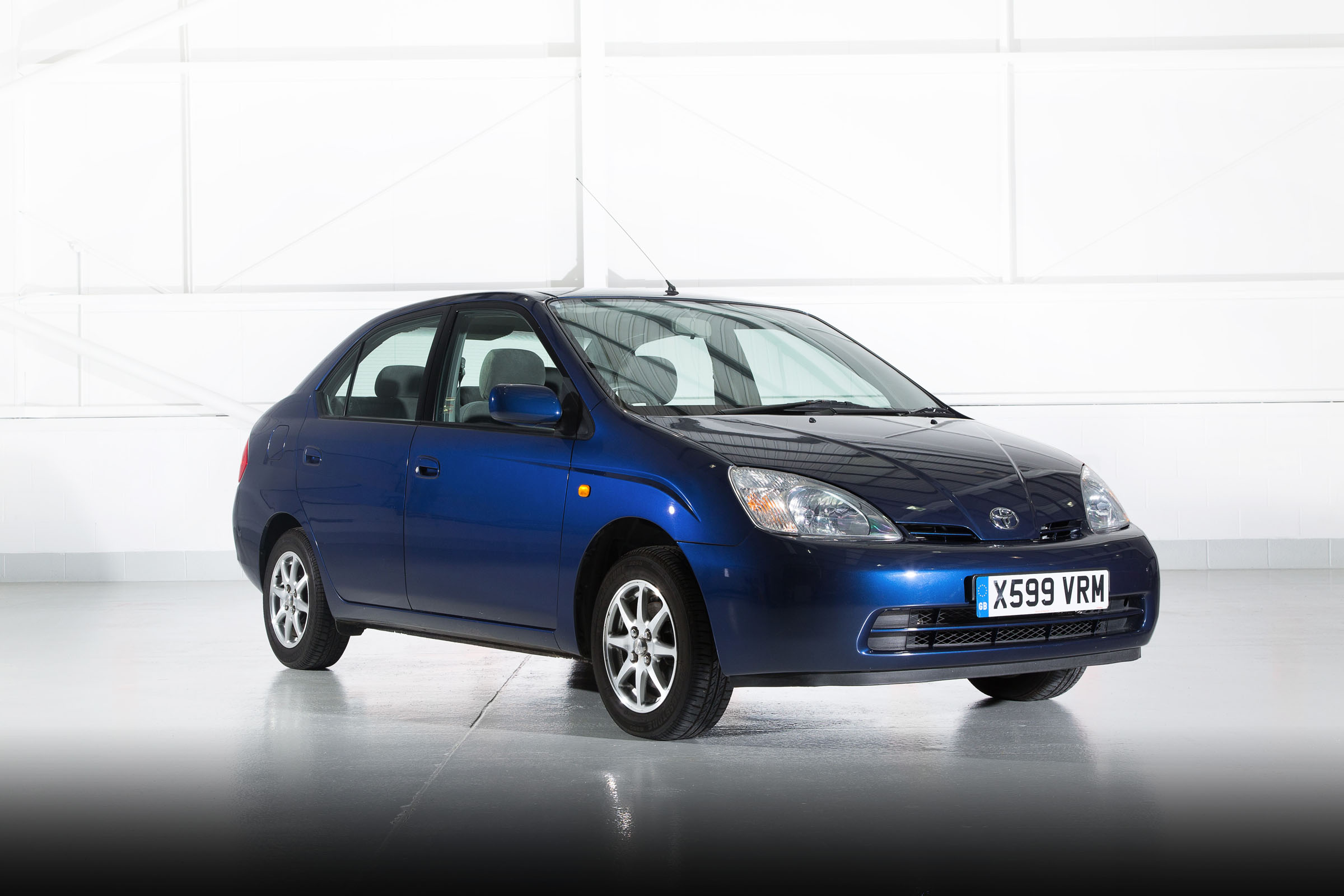 Toyota Prius Mk1 pictures