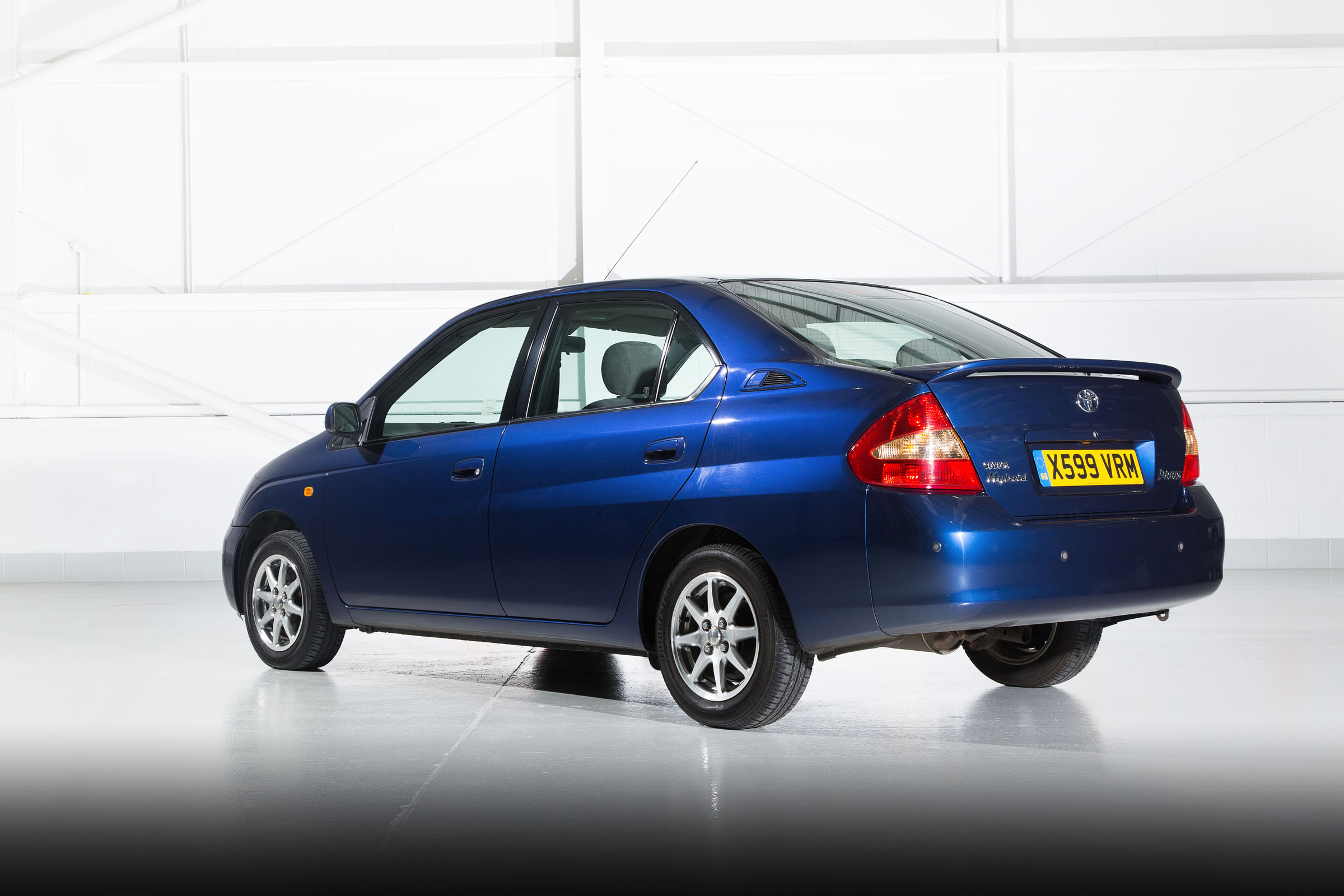 Toyota Prius Mk1 pictures