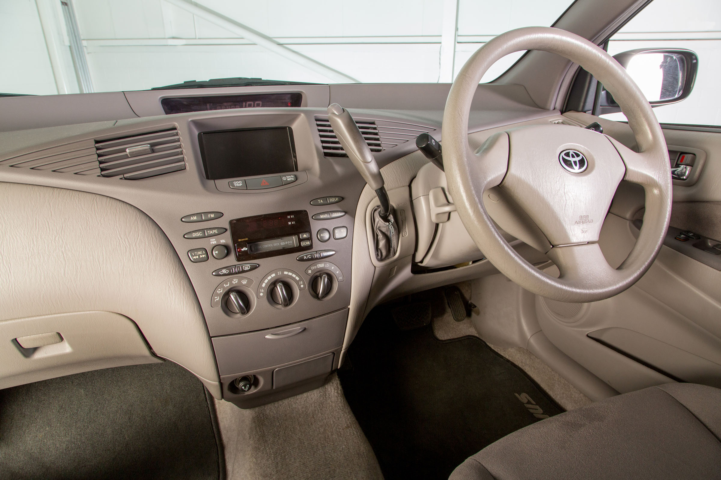 Toyota Prius Mk1 pictures