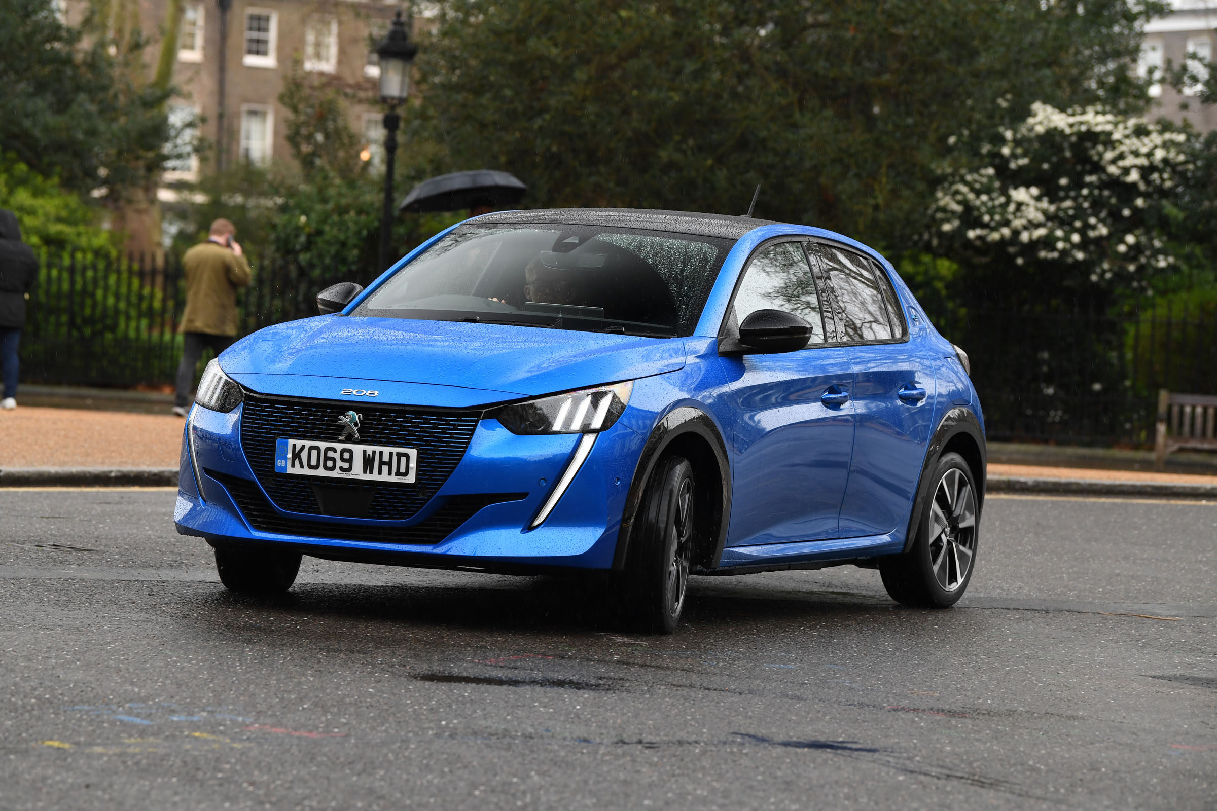 Peugeot e-208