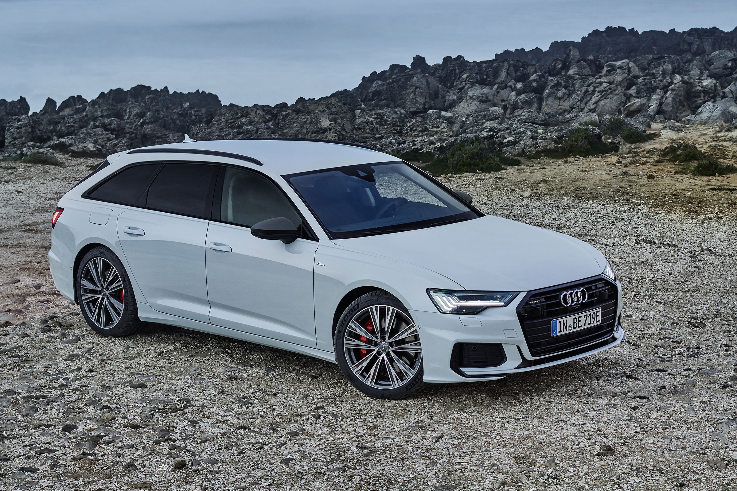 Static photo,Colour: Glacier white