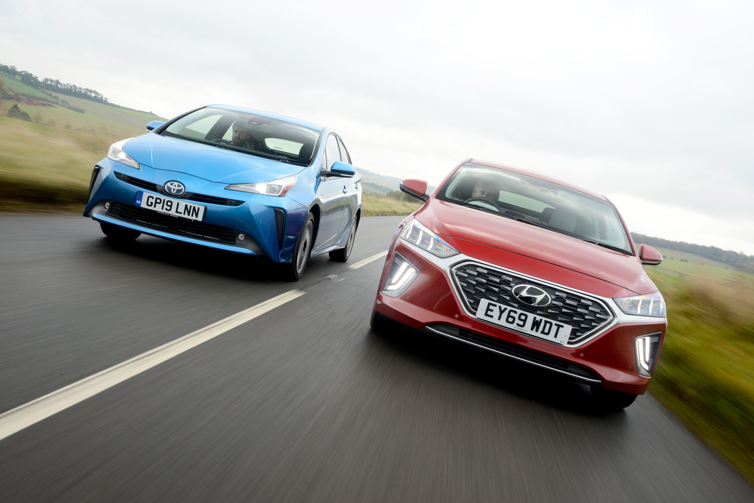 Hyundai Ioniq vs Toyota Prius
