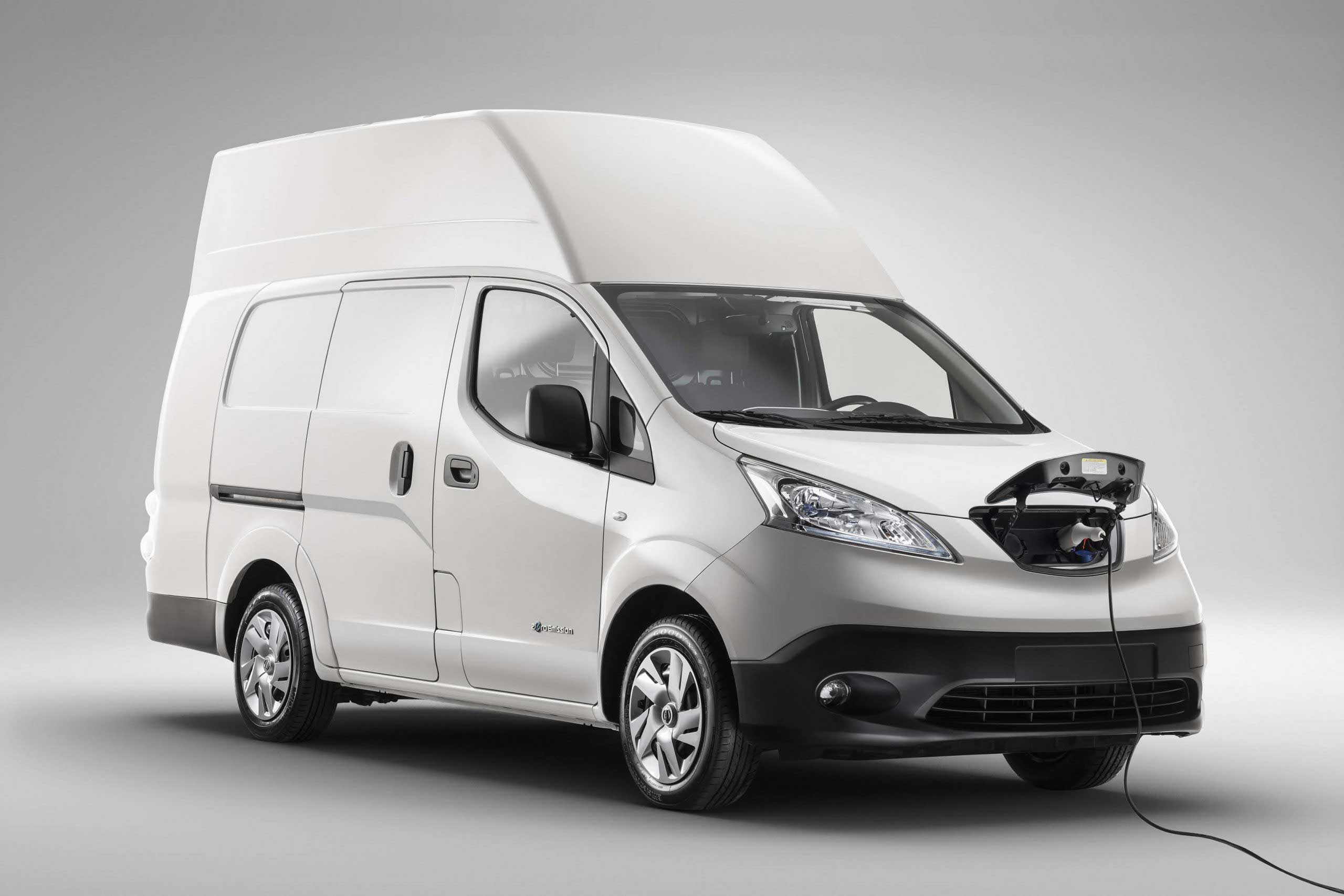 Nissan e-NV200 XL front