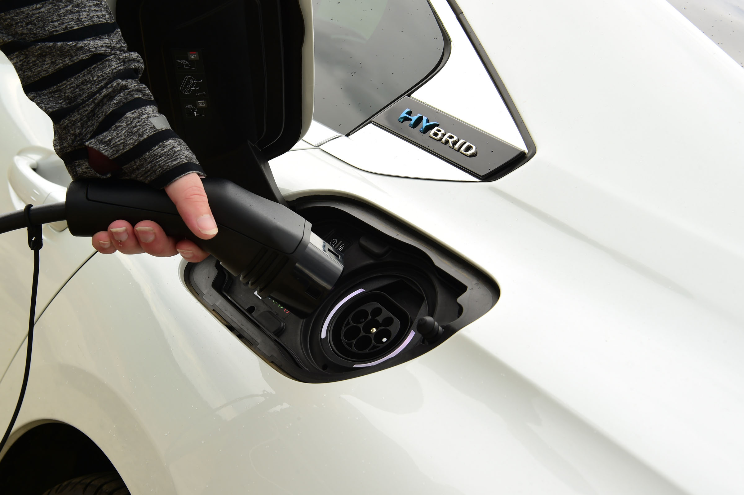Peugeot 508 Hybrid charging