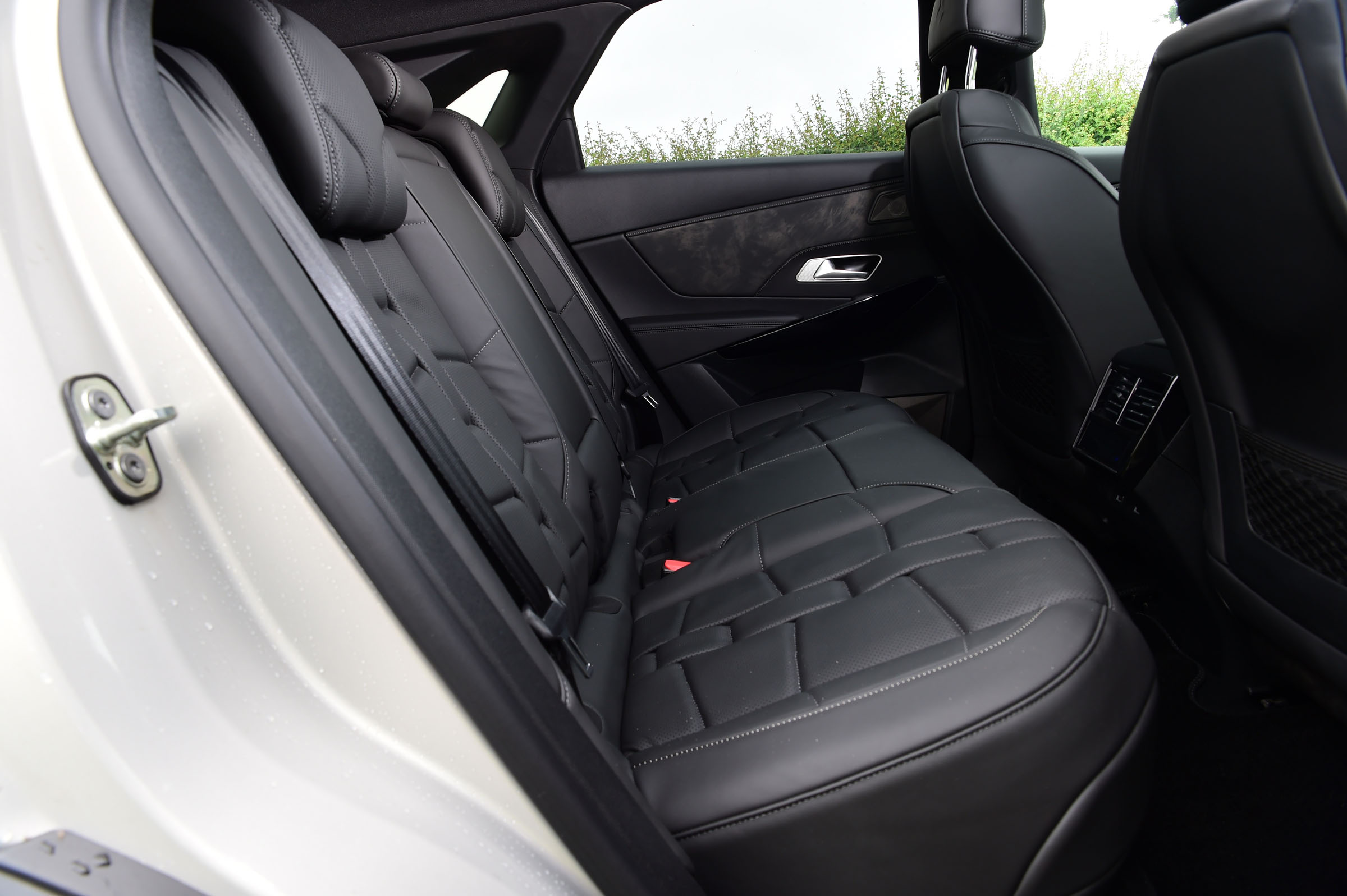 DS 7 rear seats
