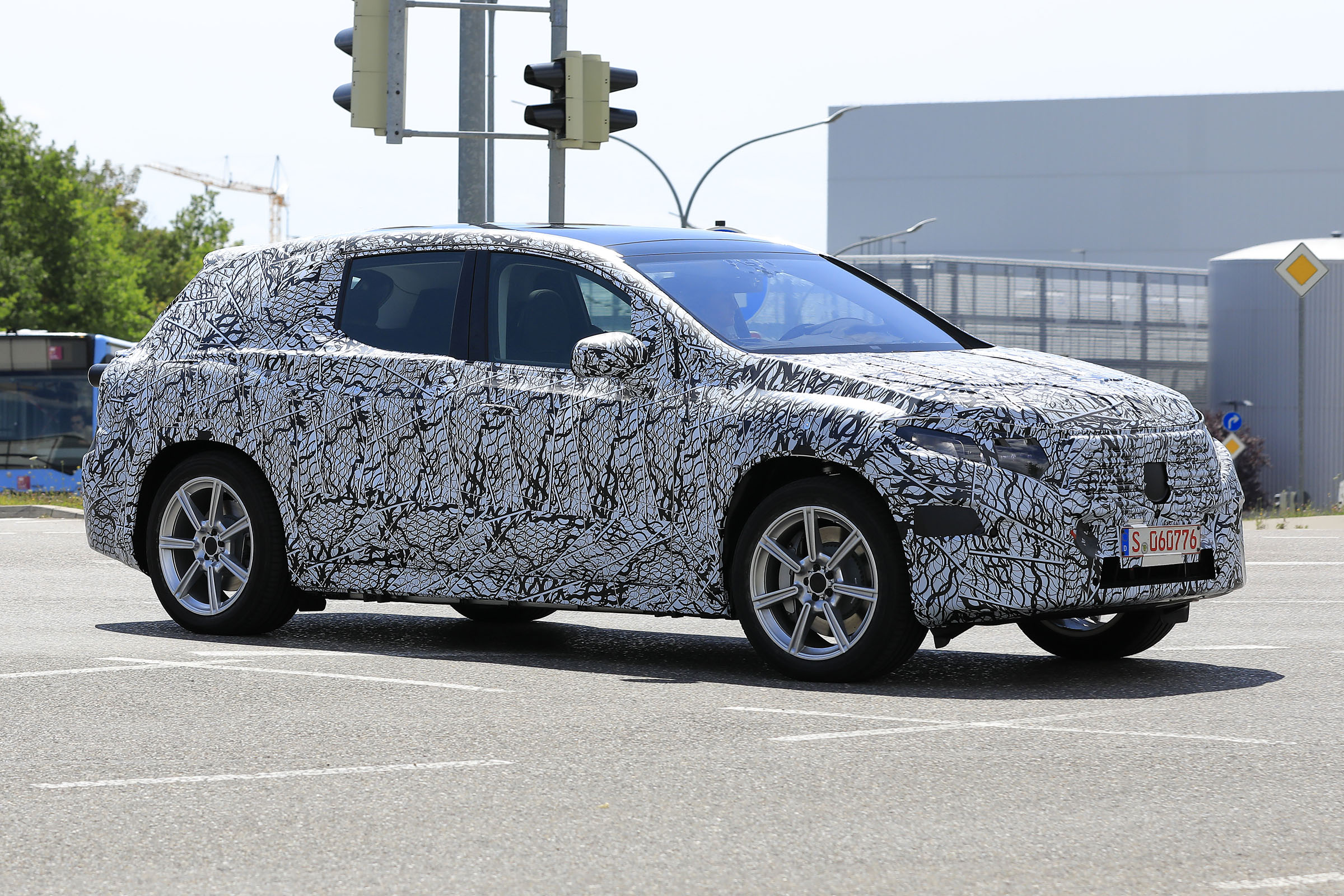 Mercedes EQE SUV