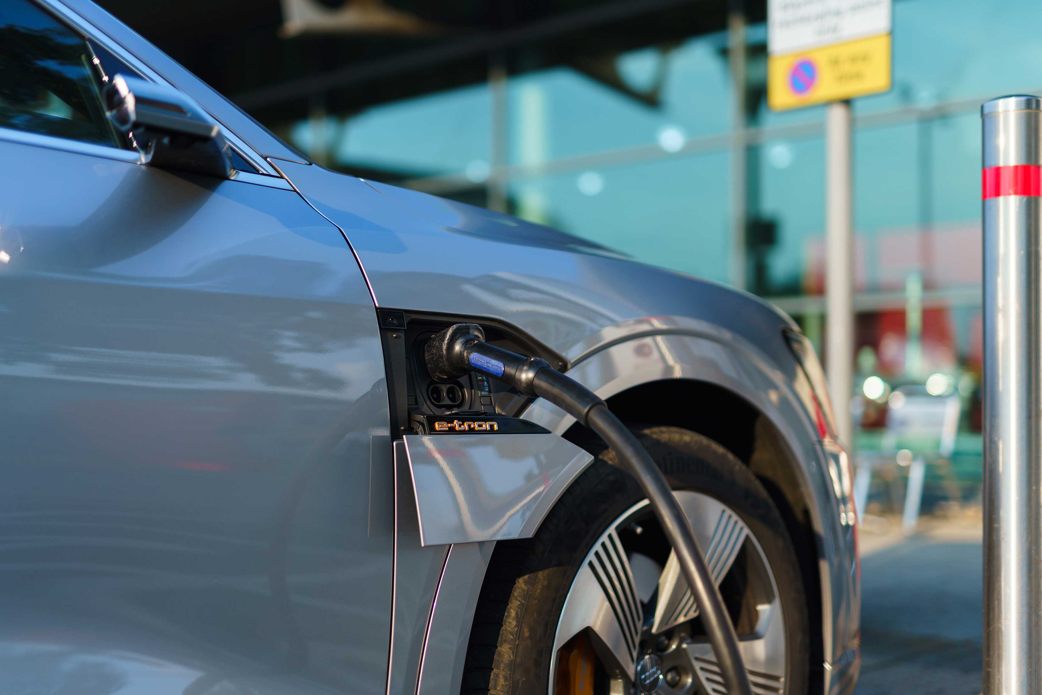 Audi e-tron charging