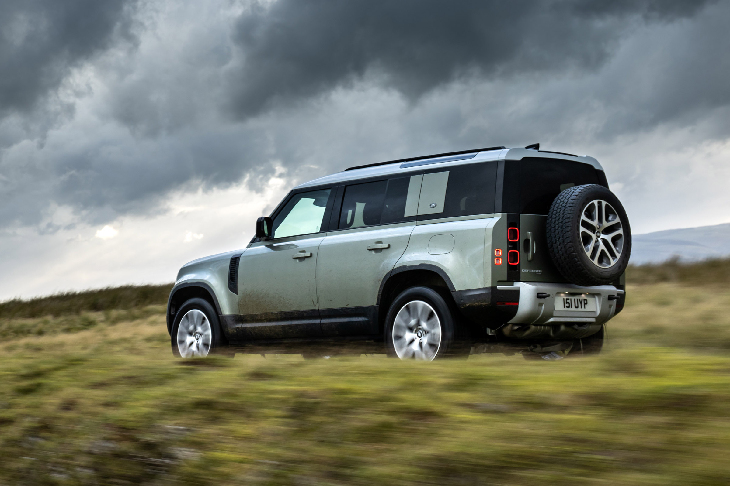 Land Rover Defender P400e