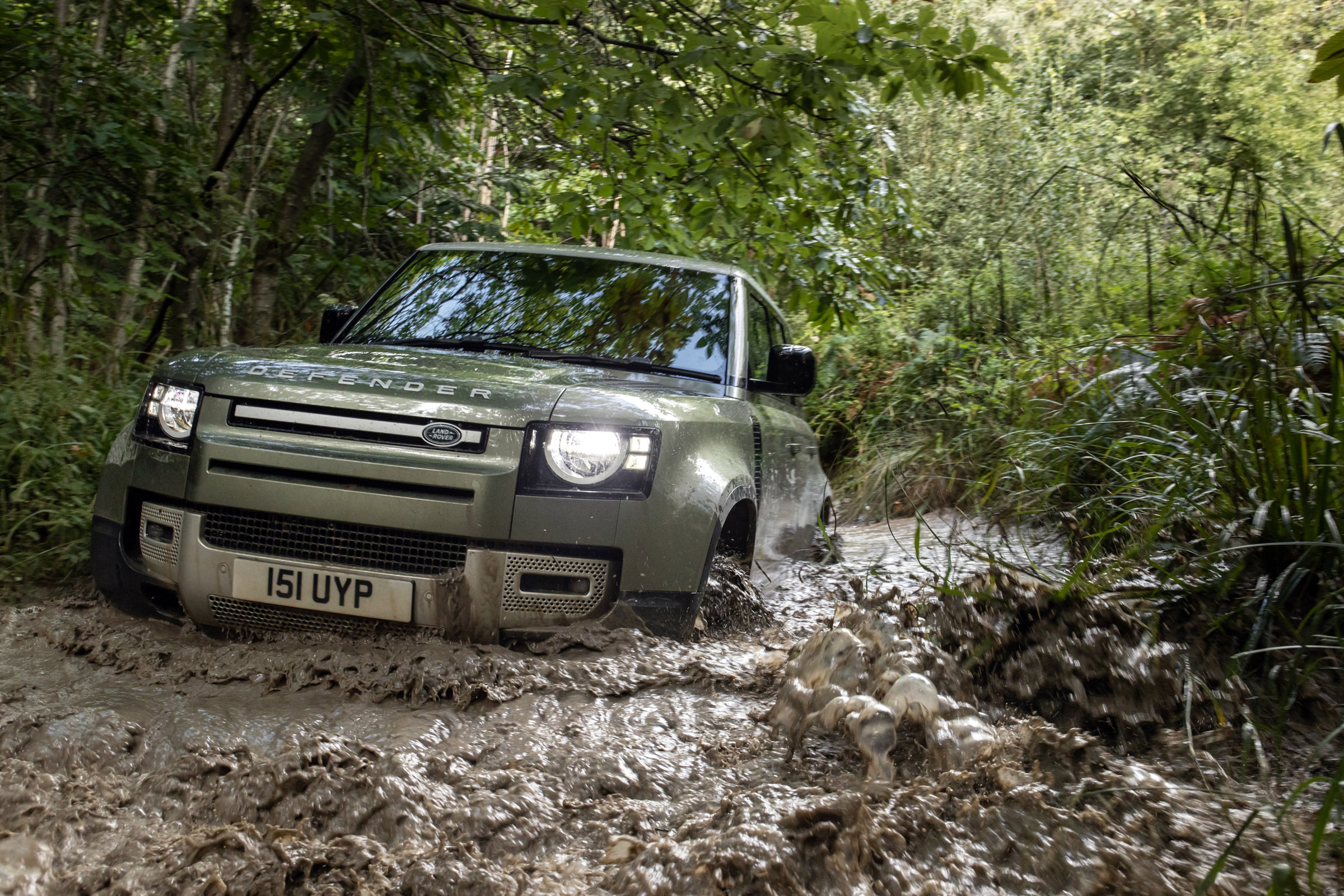 Land Rover Defender P400e