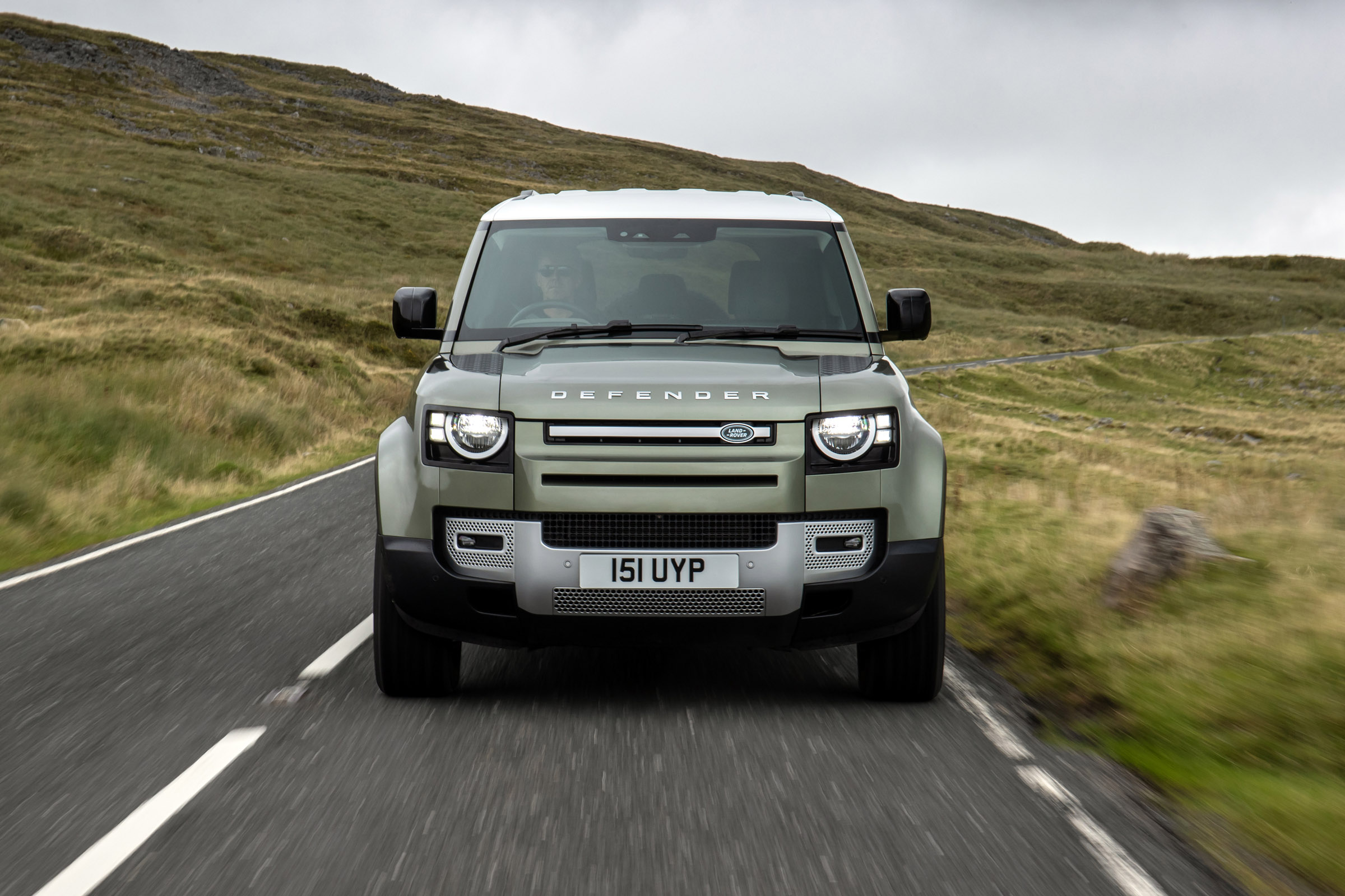 Land Rover Defender P400e