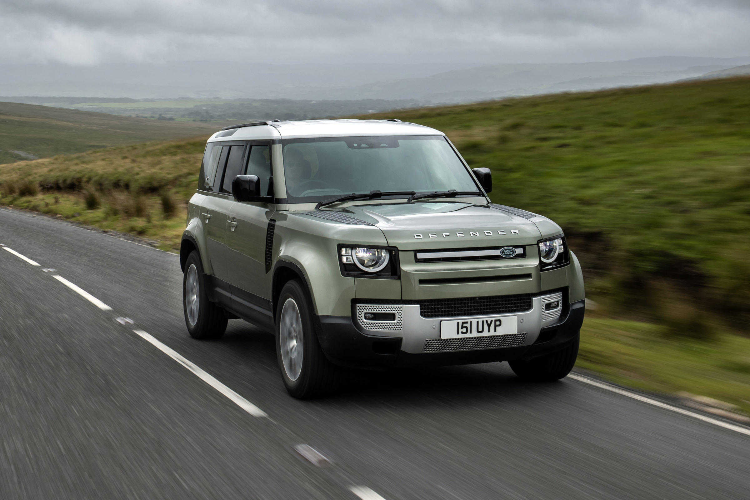 Land Rover Defender P400e