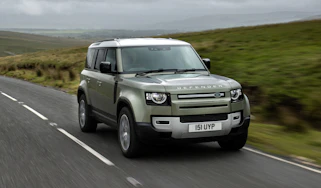 Land Rover Defender P400e