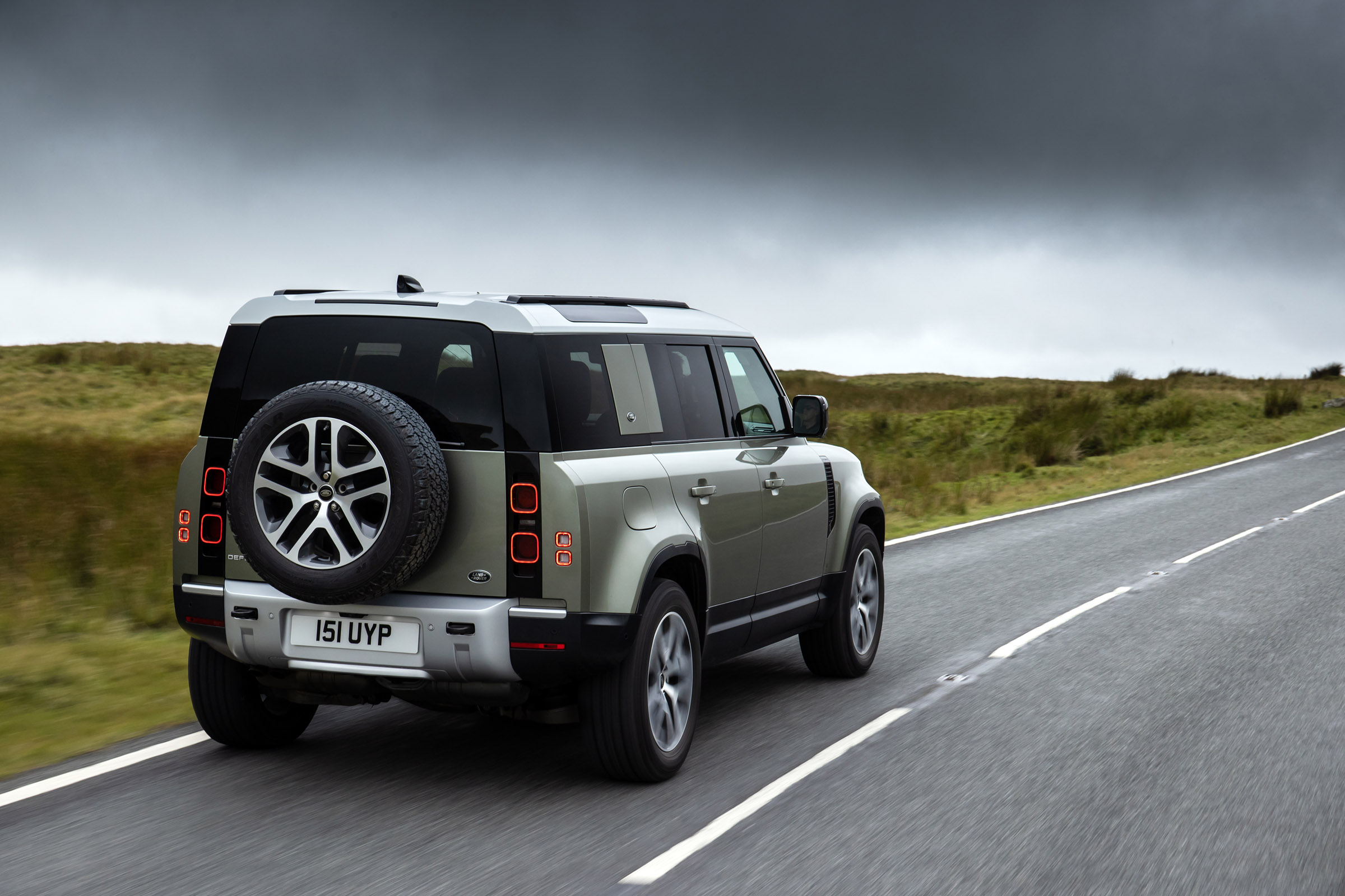 Land Rover Defender P400e