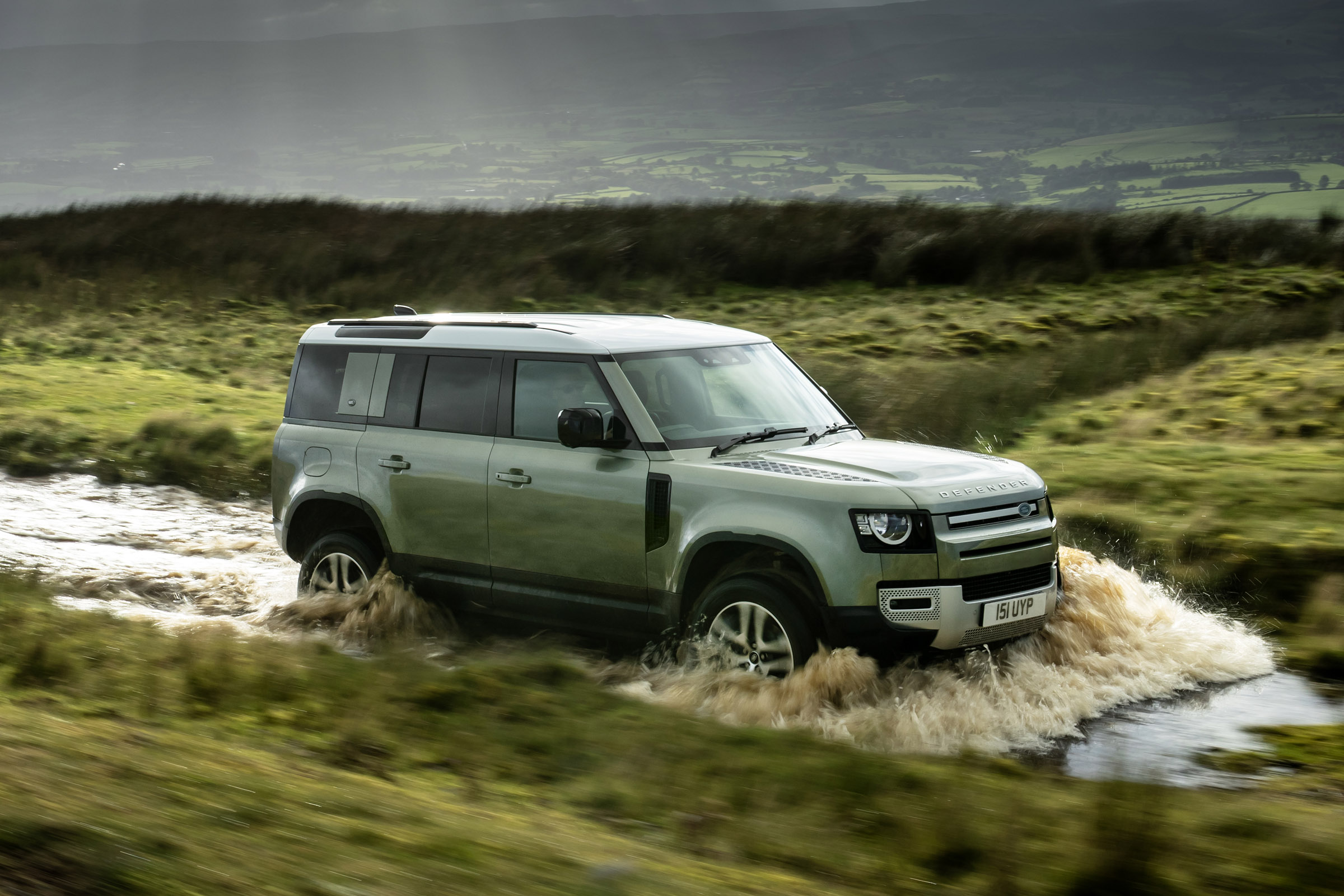 Land Rover Defender P400e
