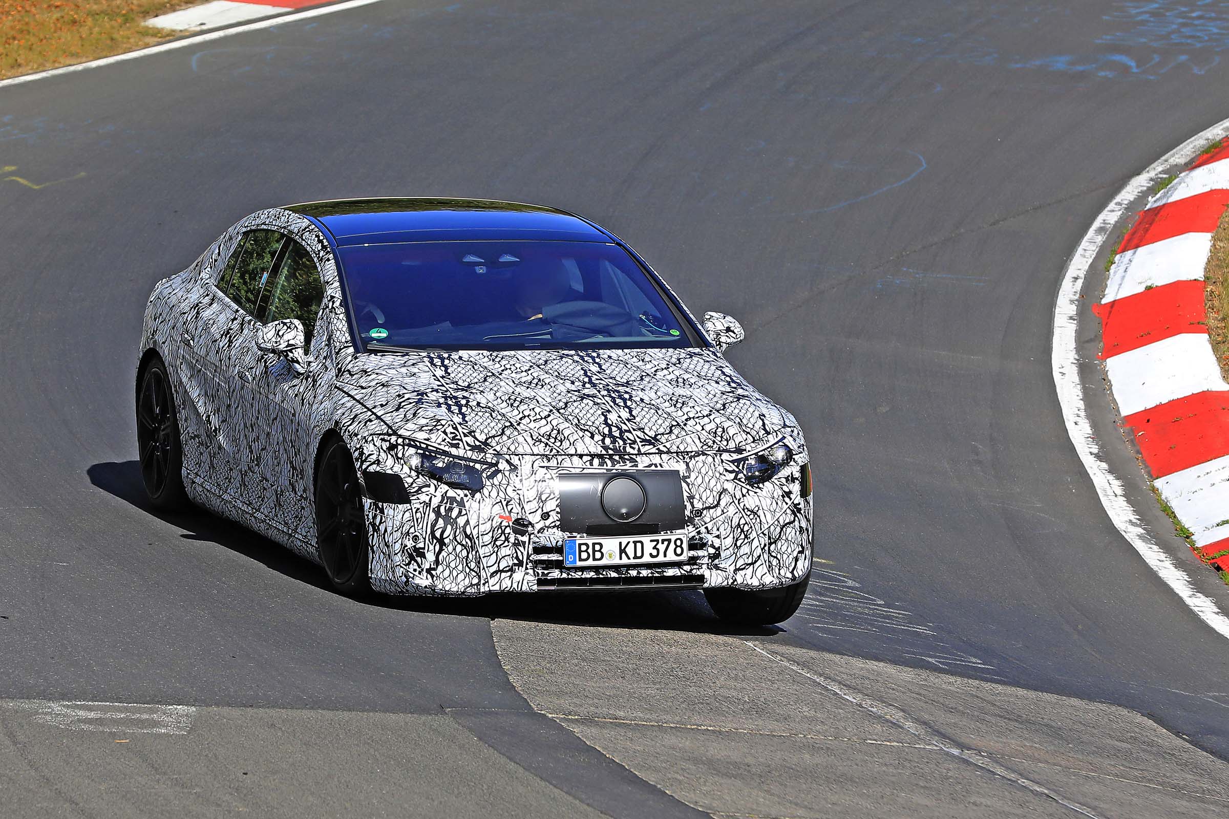 Mercedes EQS