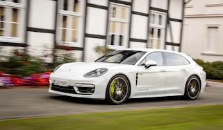 Porsche Panamera Sport Turismo hybrid
