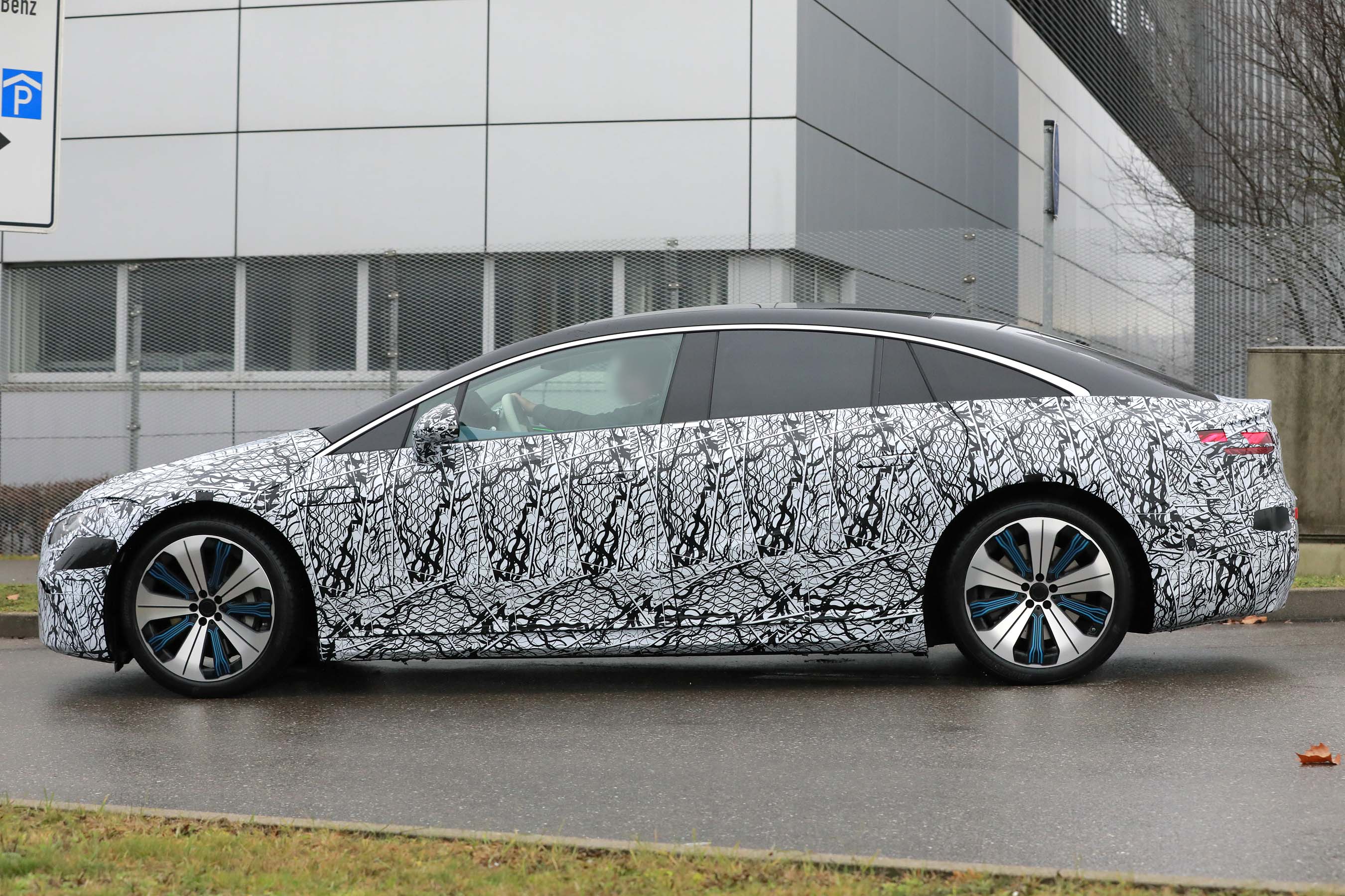 Mercedes EQS