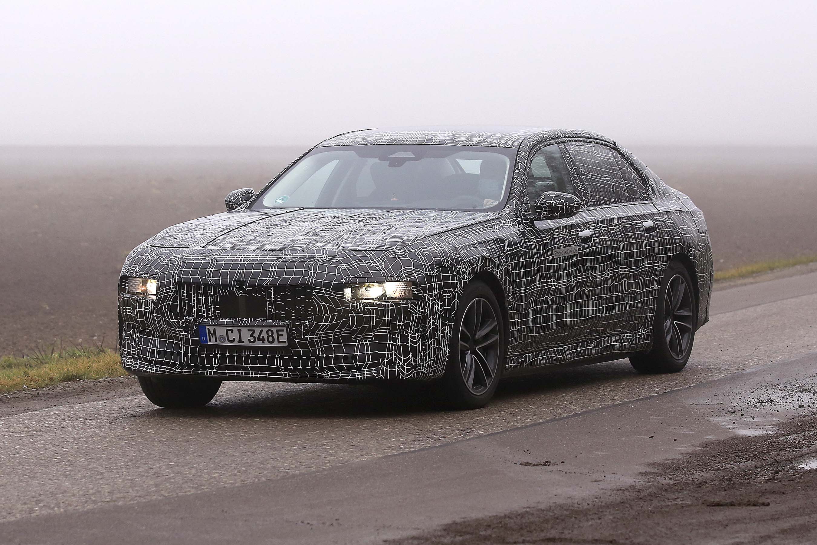 BMW i7