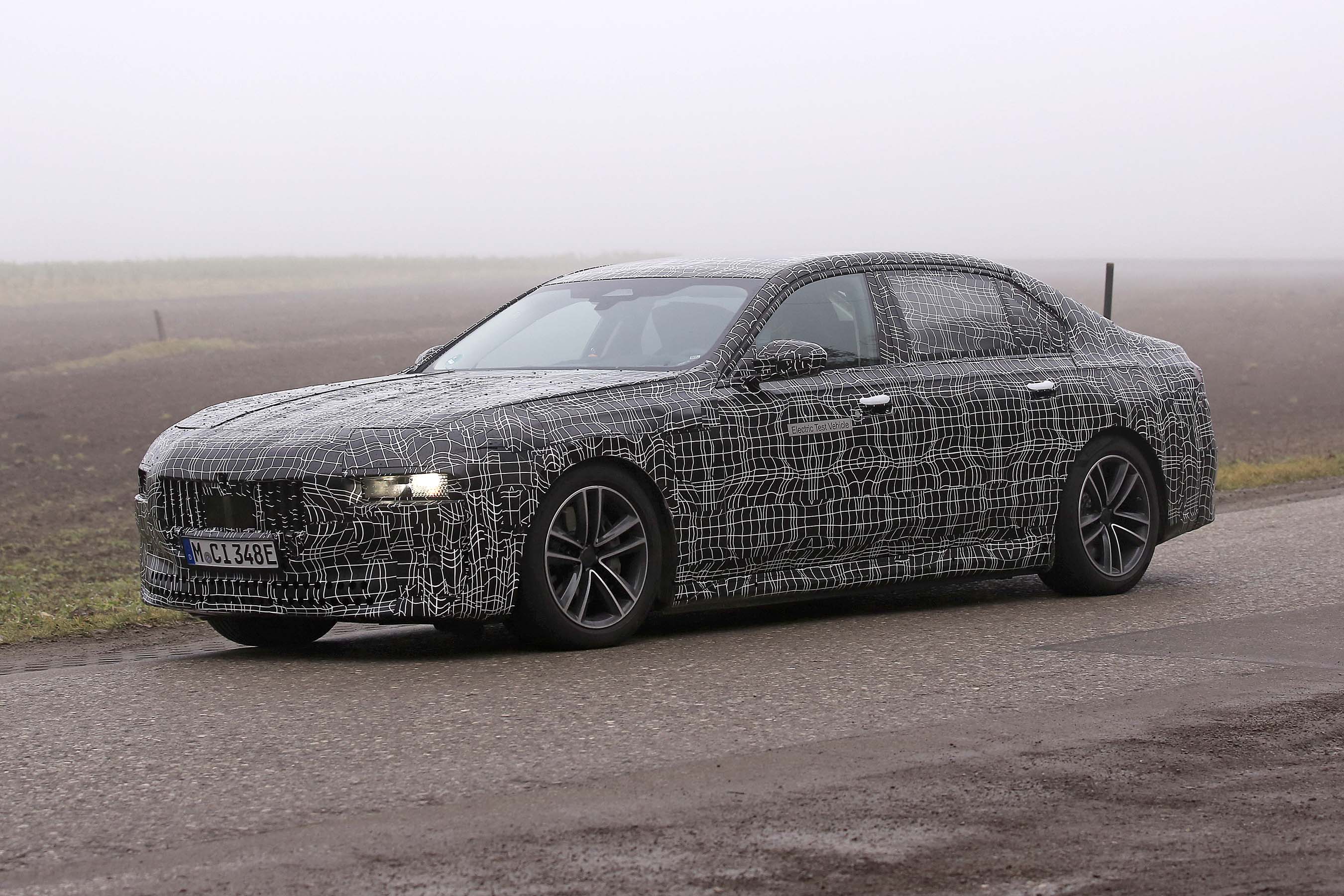 BMW i7