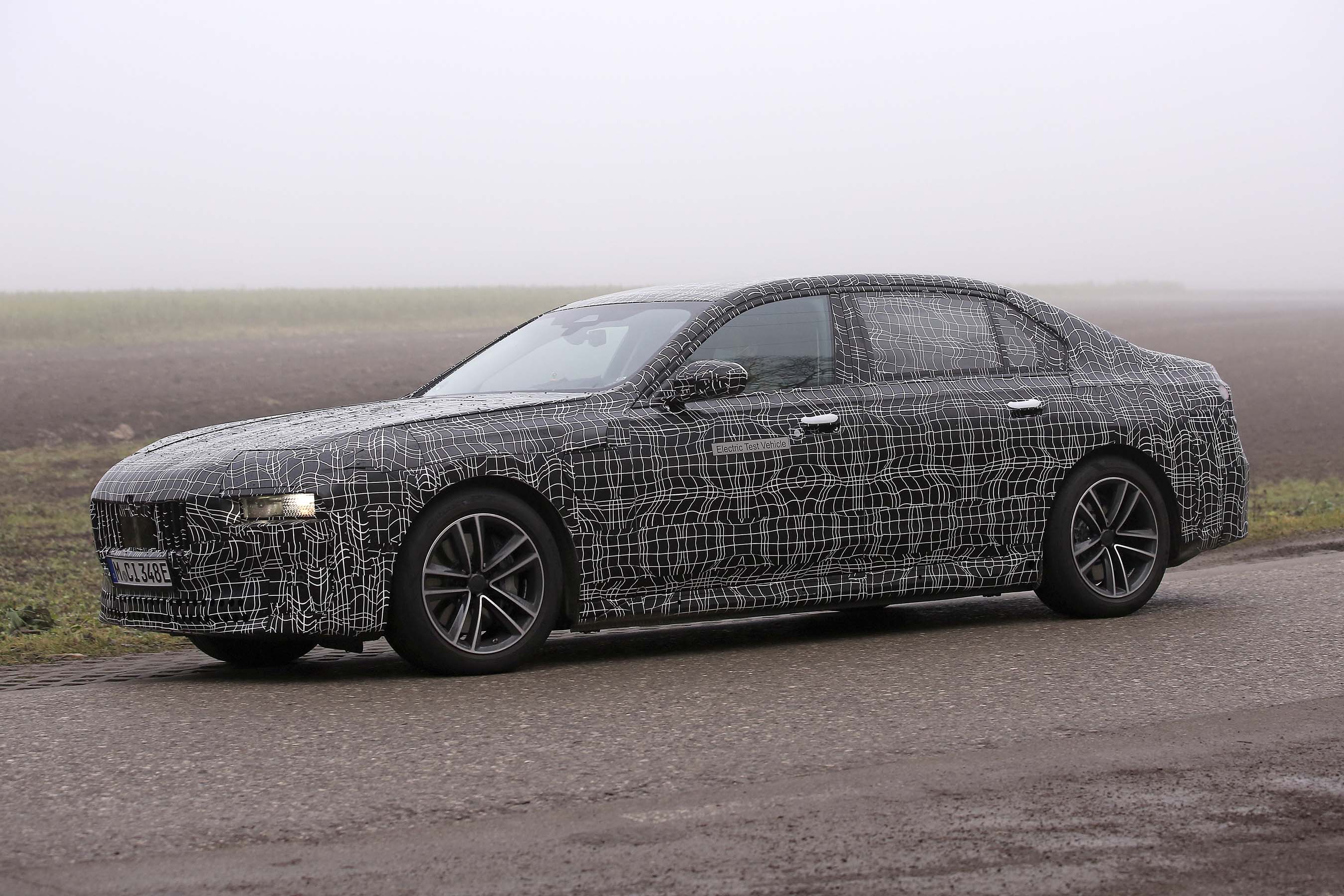 BMW i7