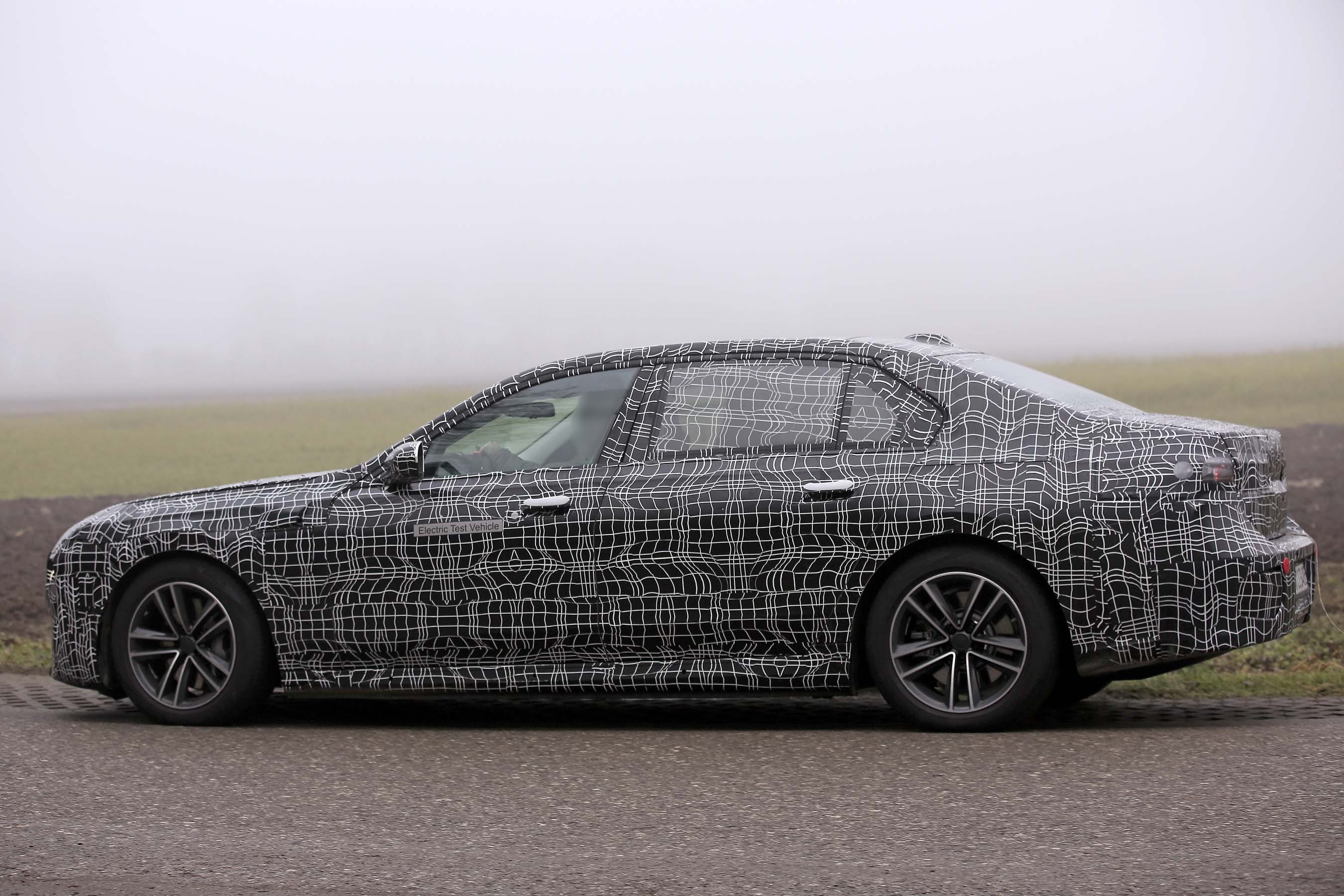 BMW i7