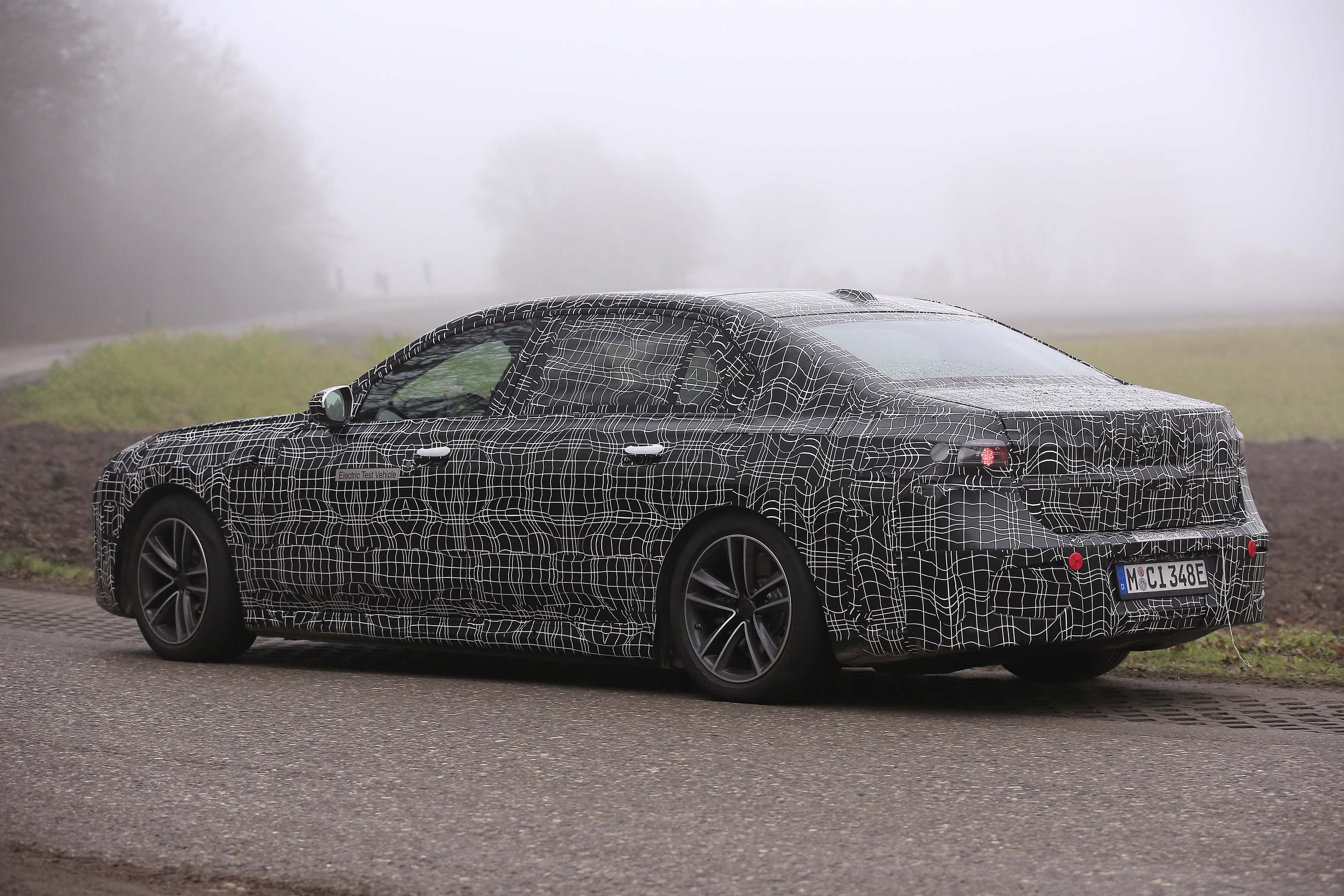 BMW i7