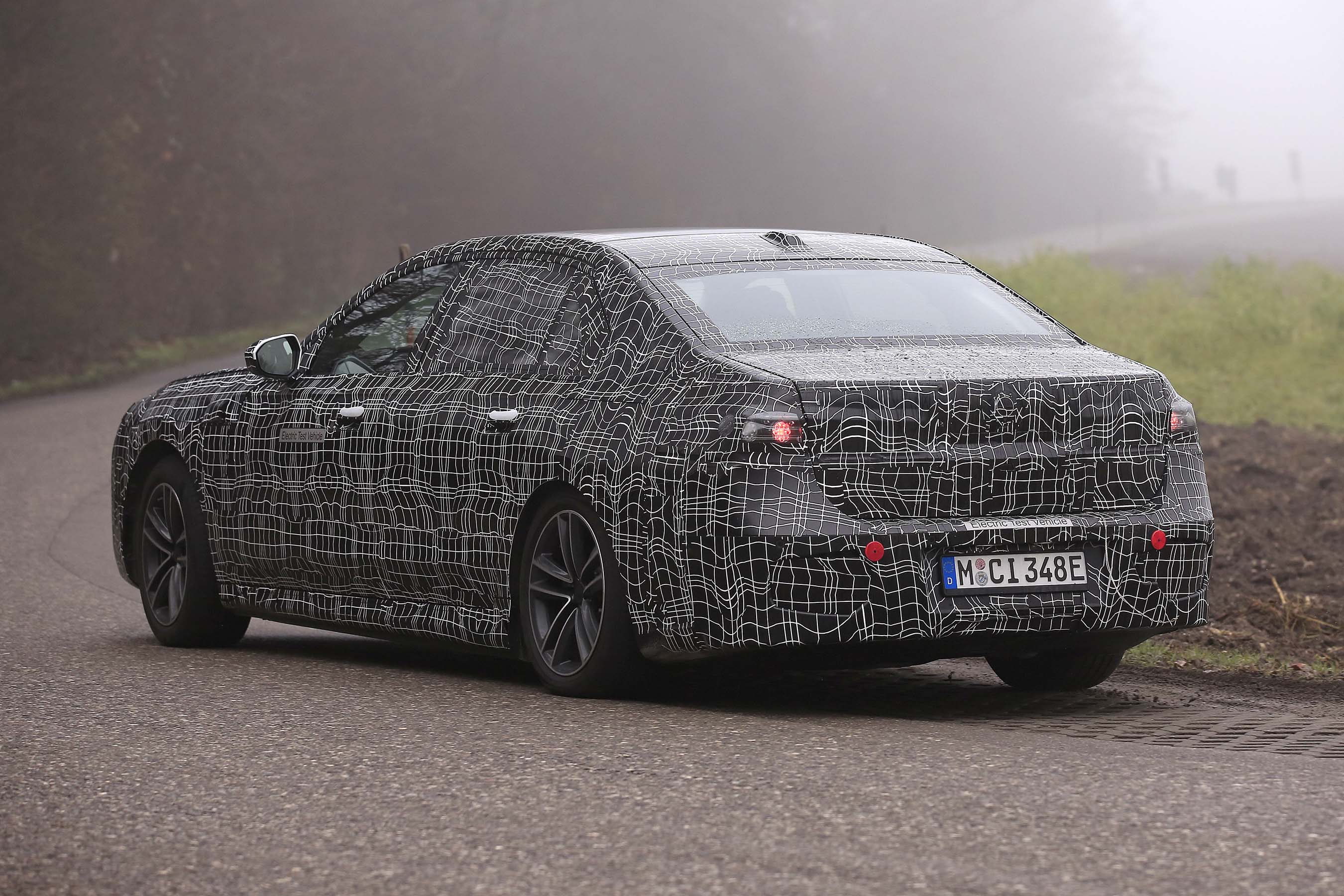 BMW i7