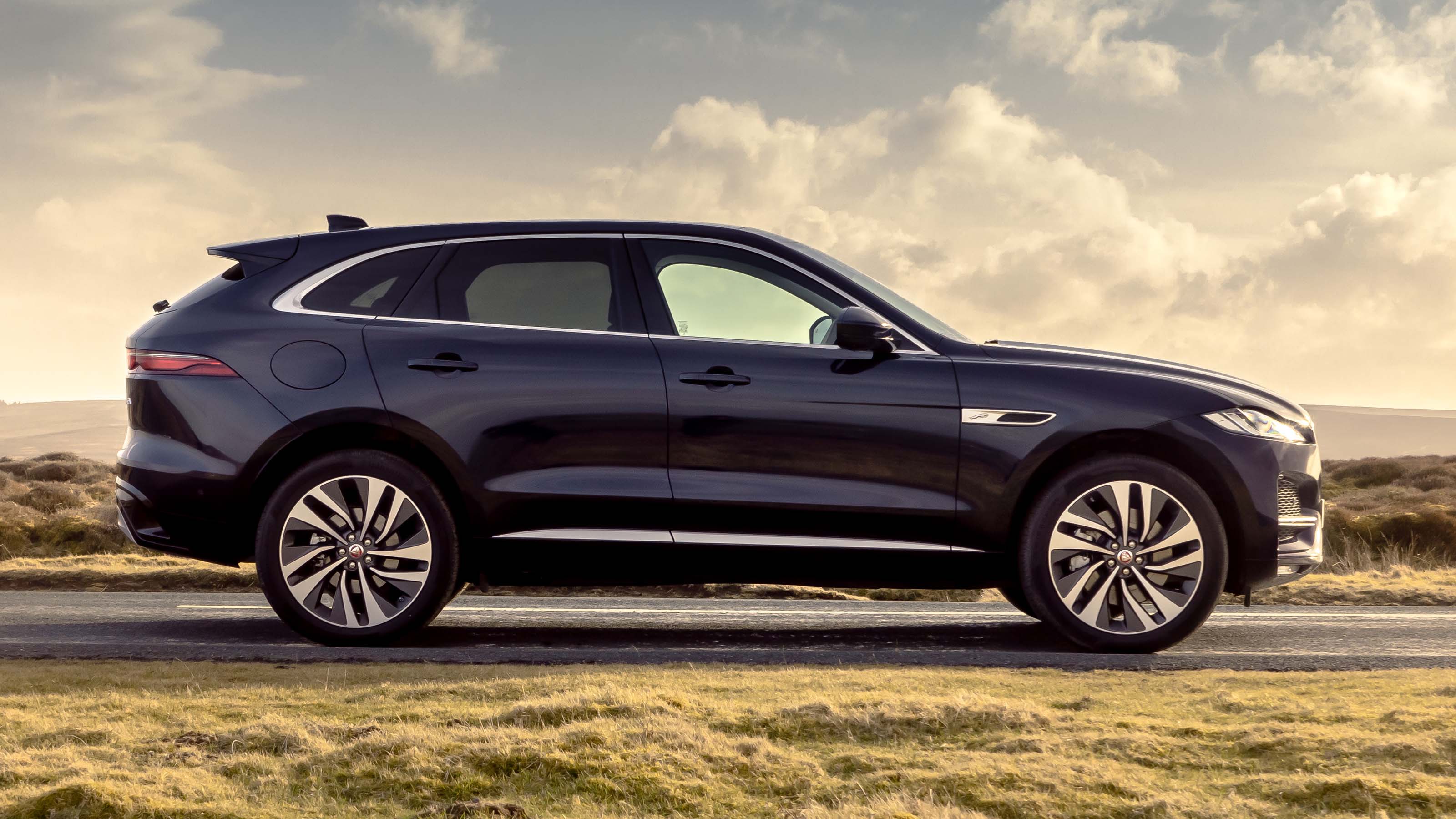 Jaguar F-Pace hybrid
