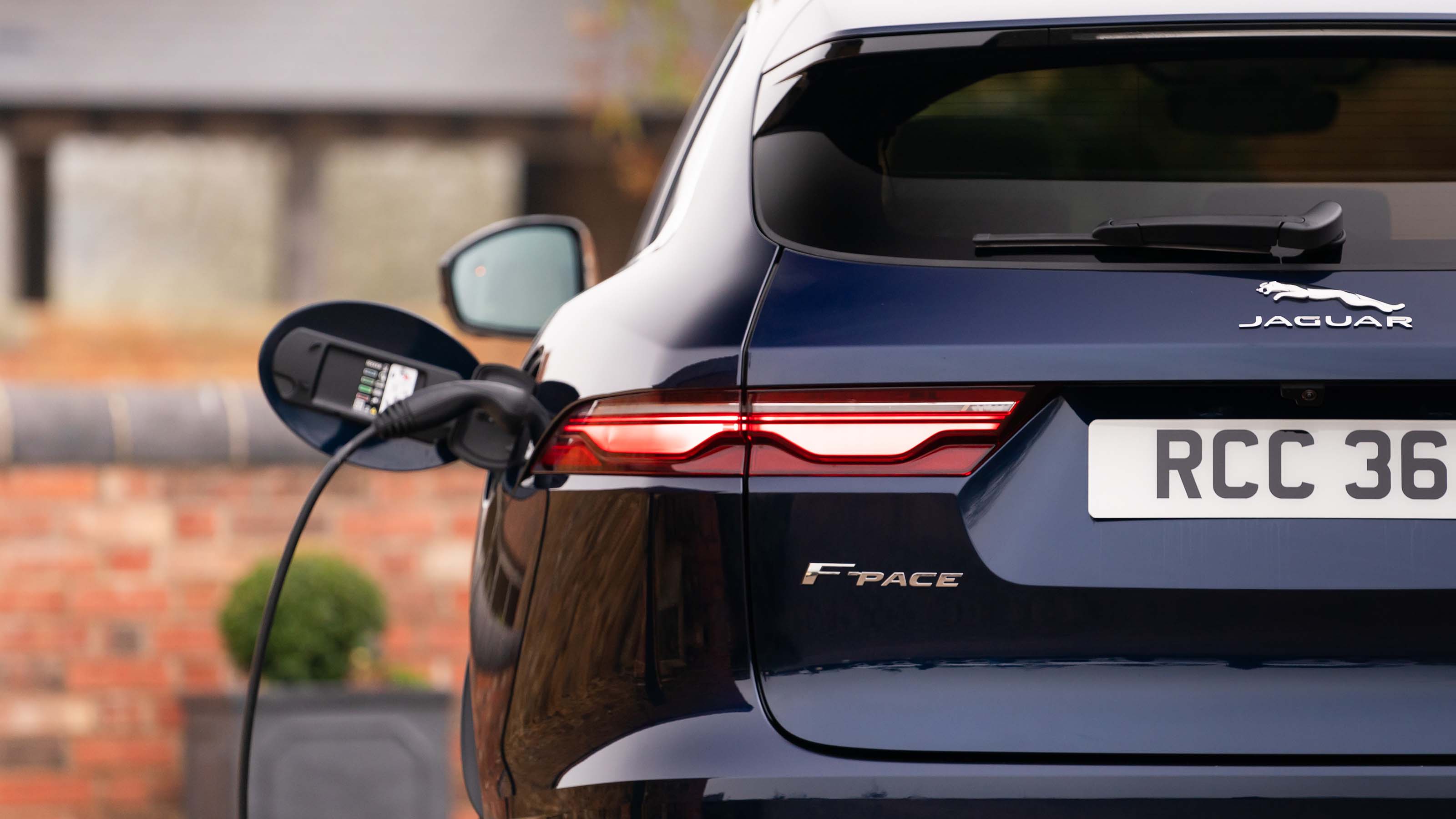 Jaguar F-Pace hybrid