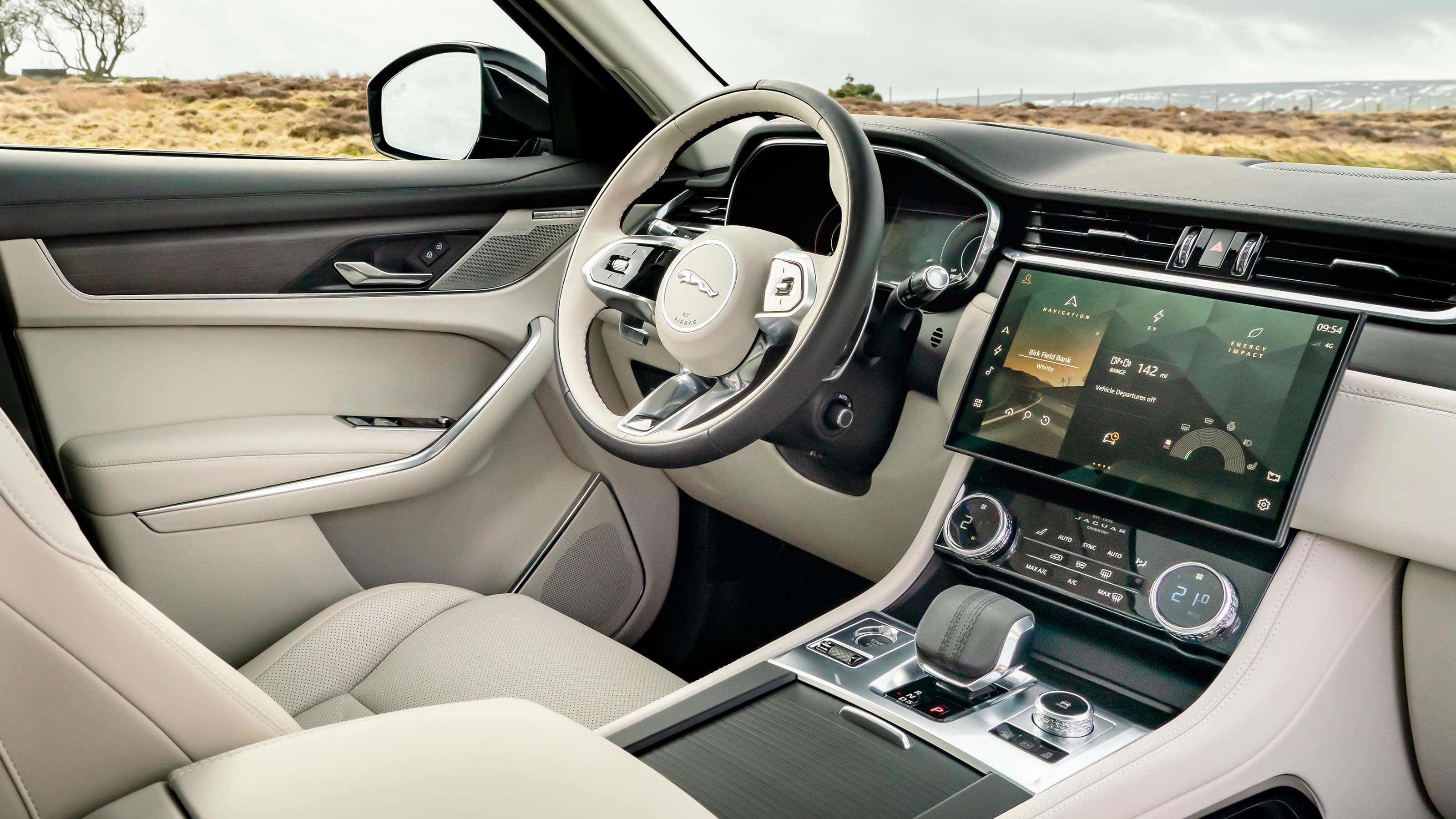 Jaguar F-Pace hybrid