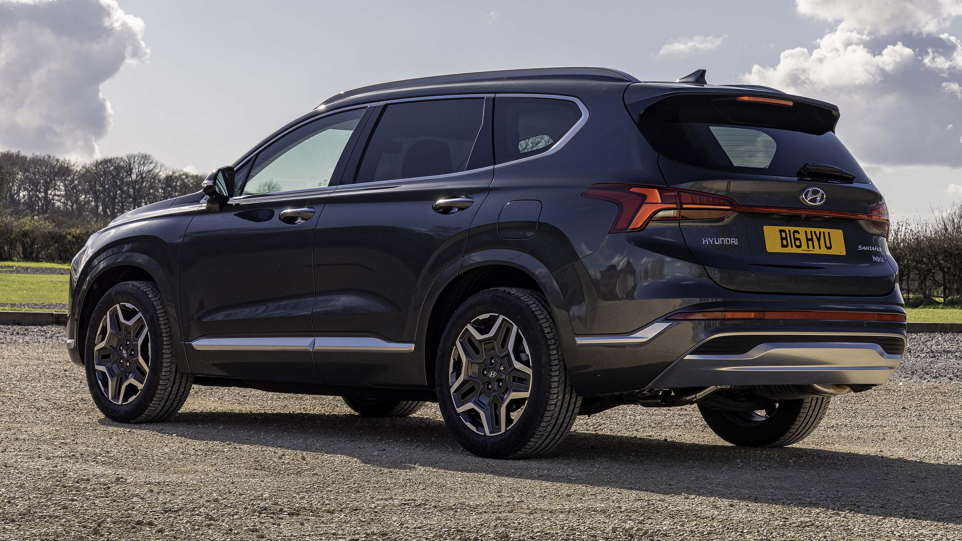 Hyundai Santa Fe Hybrid