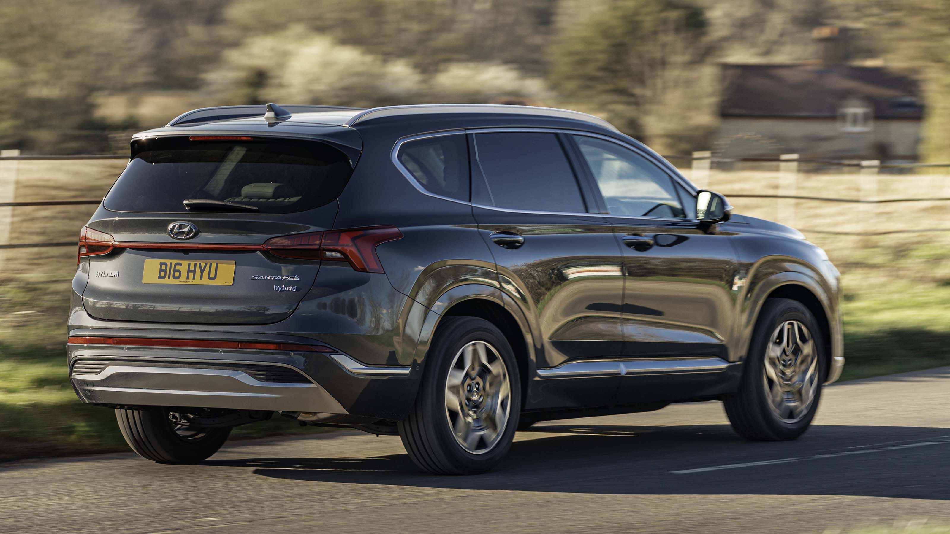 Hyundai Santa Fe Hybrid
