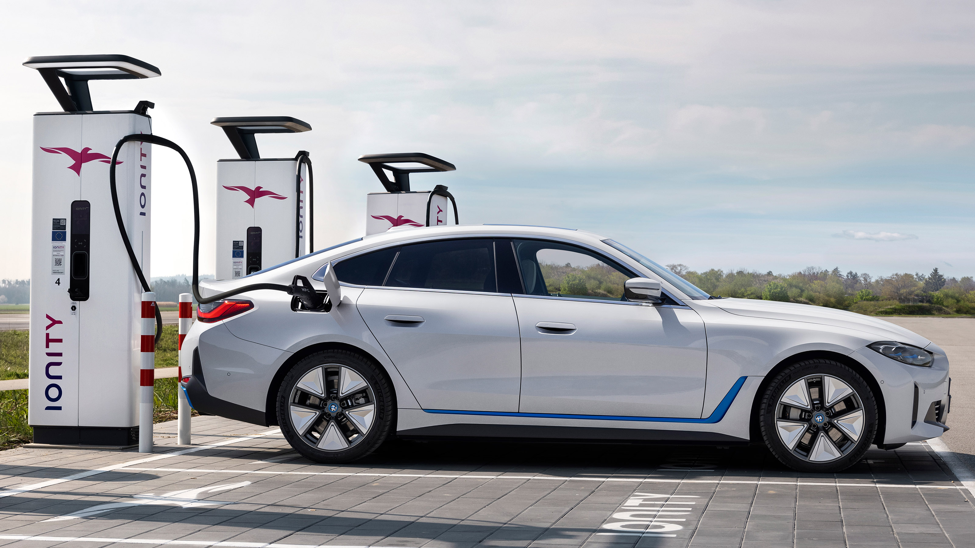 BMW i4 charging