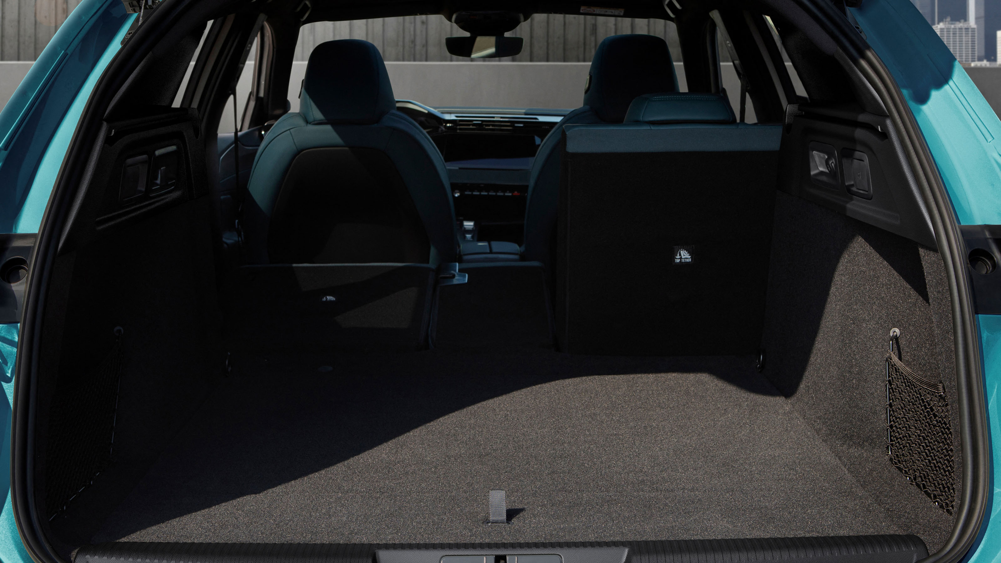 New 2022 Peugeot 308 SW plug-in hybrid estate interior