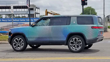 Rivian R1S spy shot