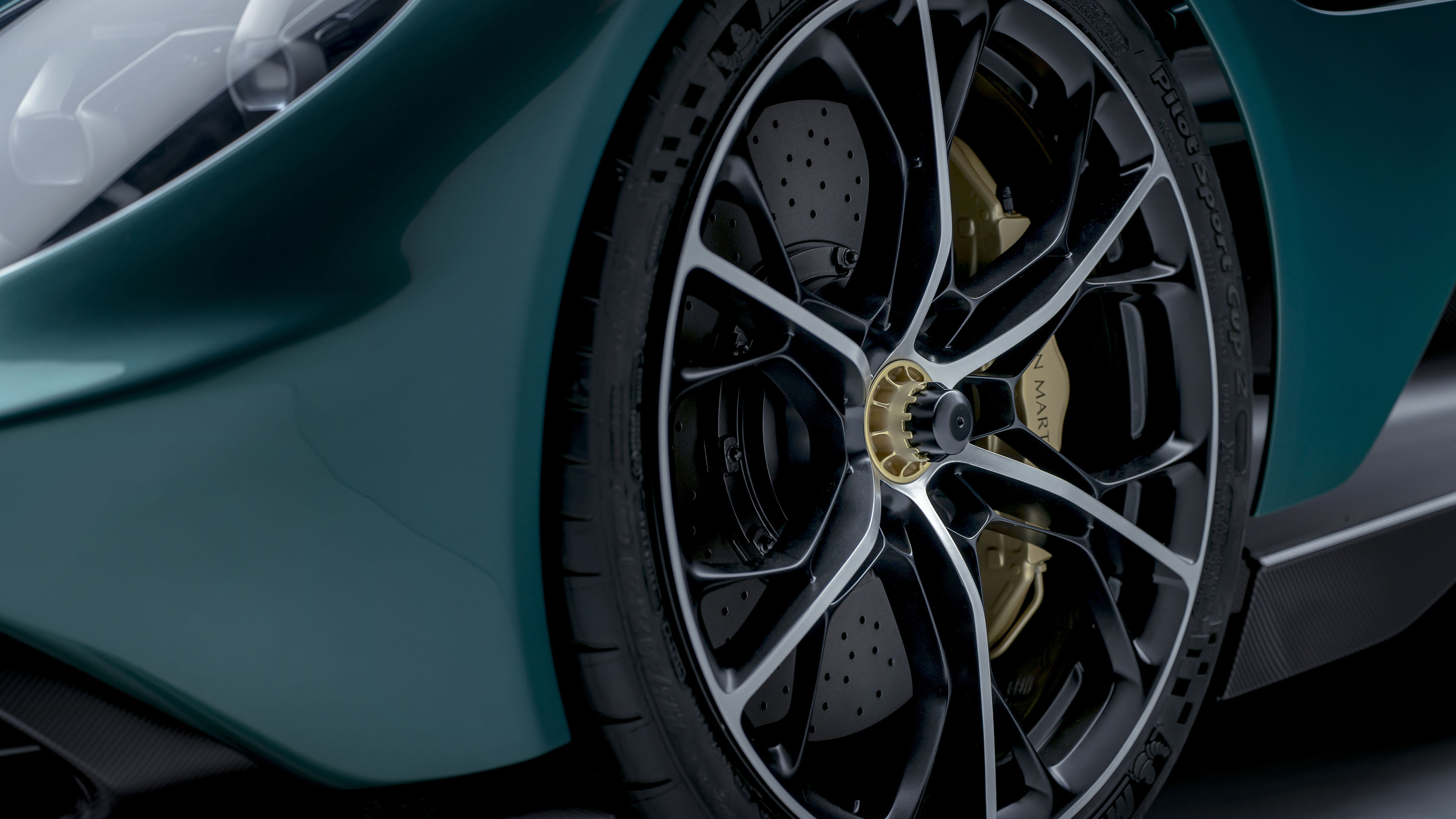 Aston Martin Valhalla